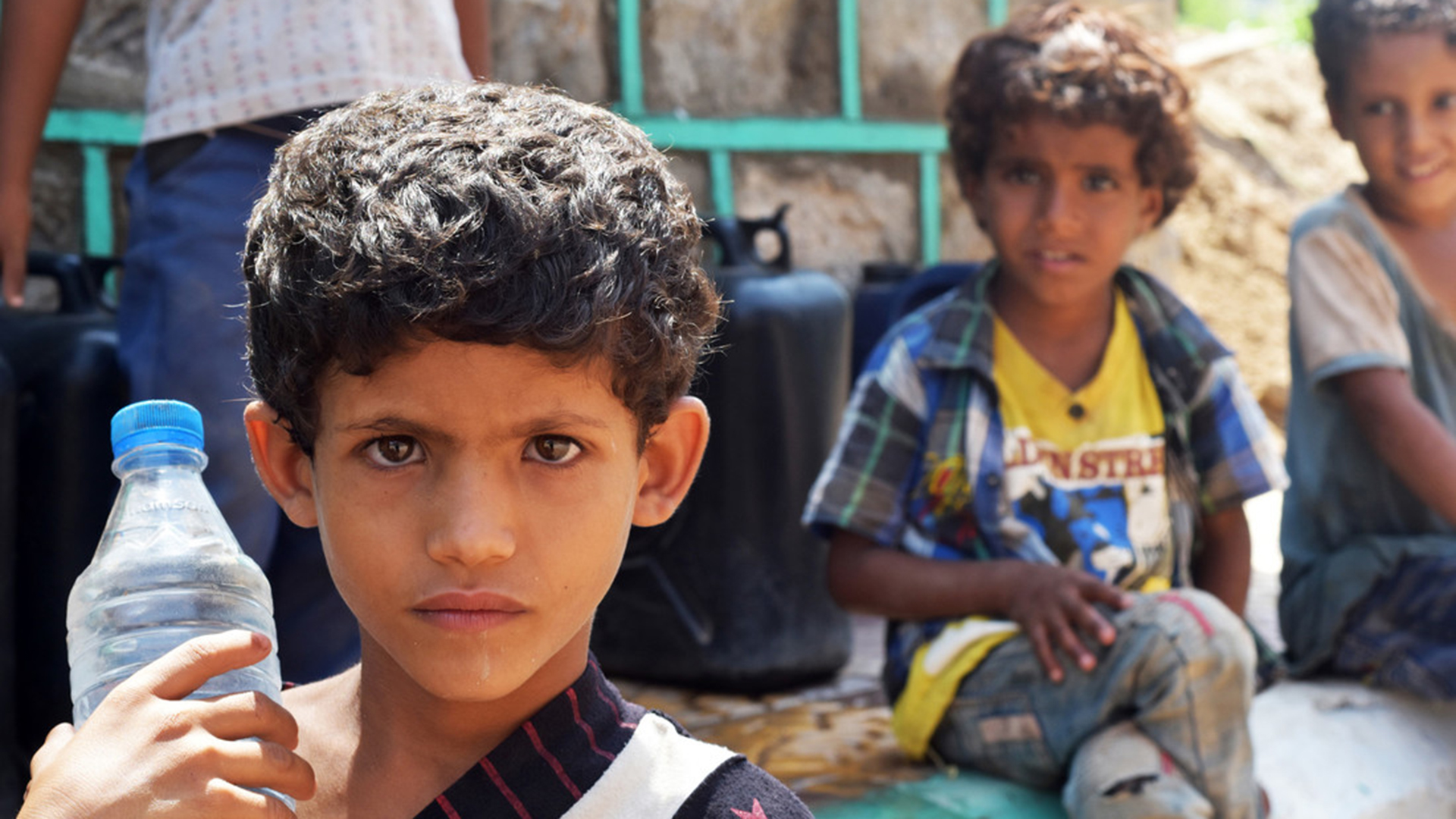 Kinder im Jemen blicken in die Kamera. | Aktion Deutschland Hilft e.V./Aktion Deutschland Hilft e.V./obs