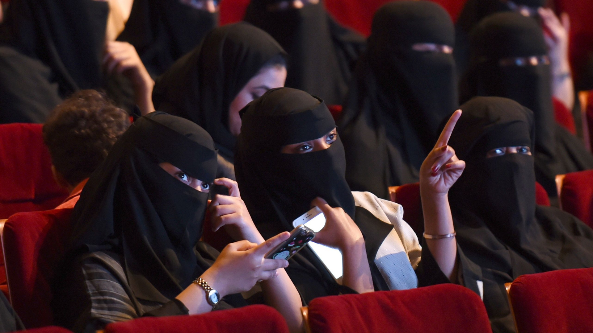 Saudische Frauen besuchen einen Kurzfilmwettbewerb in Riad. | AFP