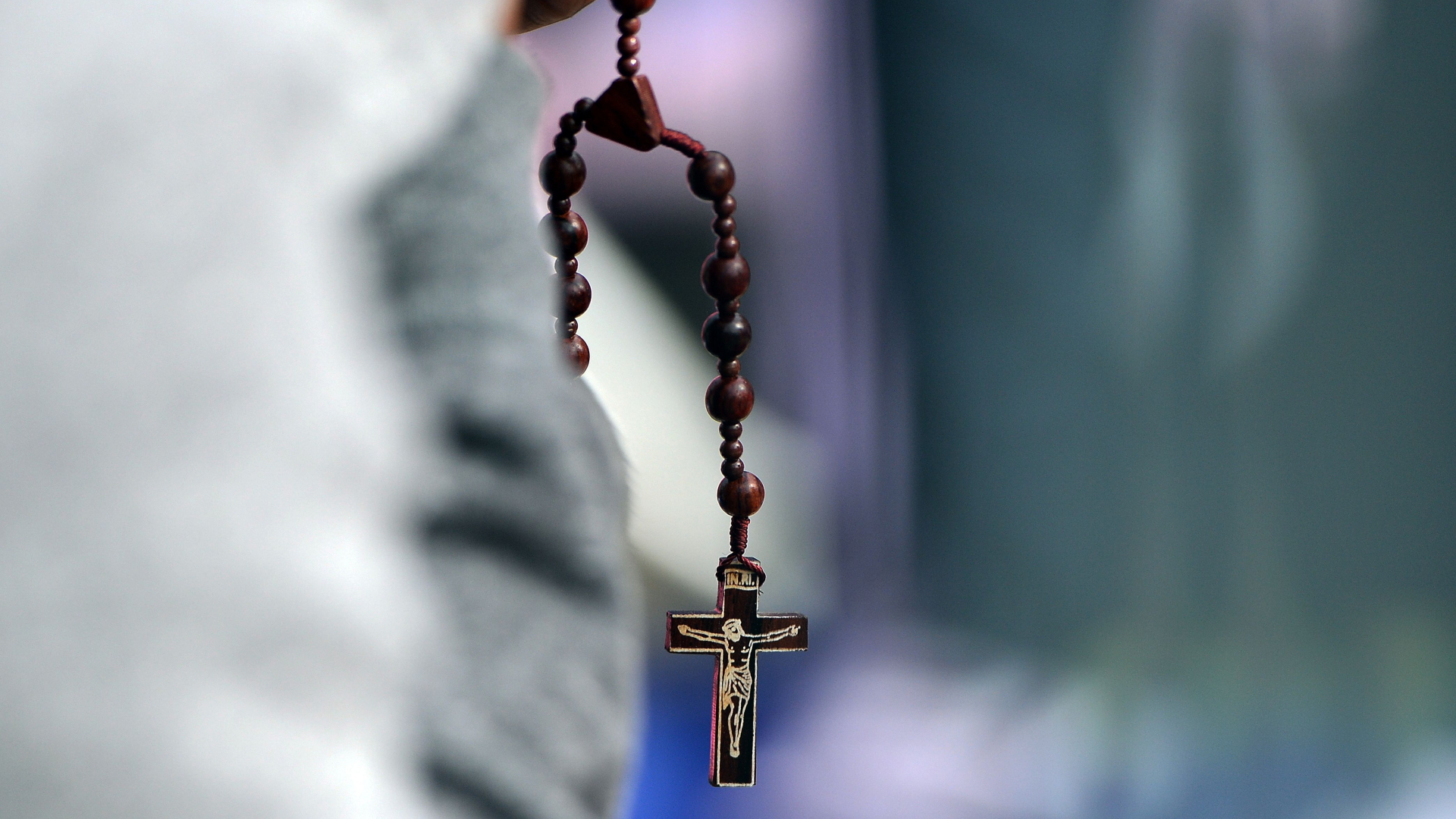 Eine Kette mit einem Kreuz | AFP