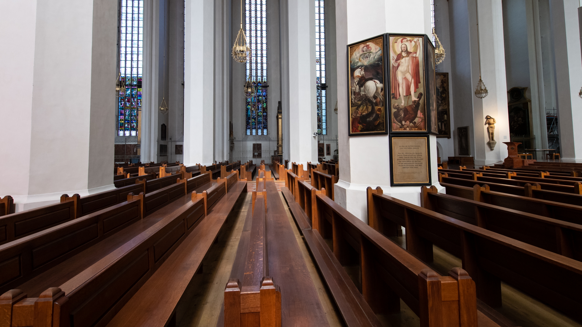 Leere Kirchenbänke in der Frauenkirche München | dpa