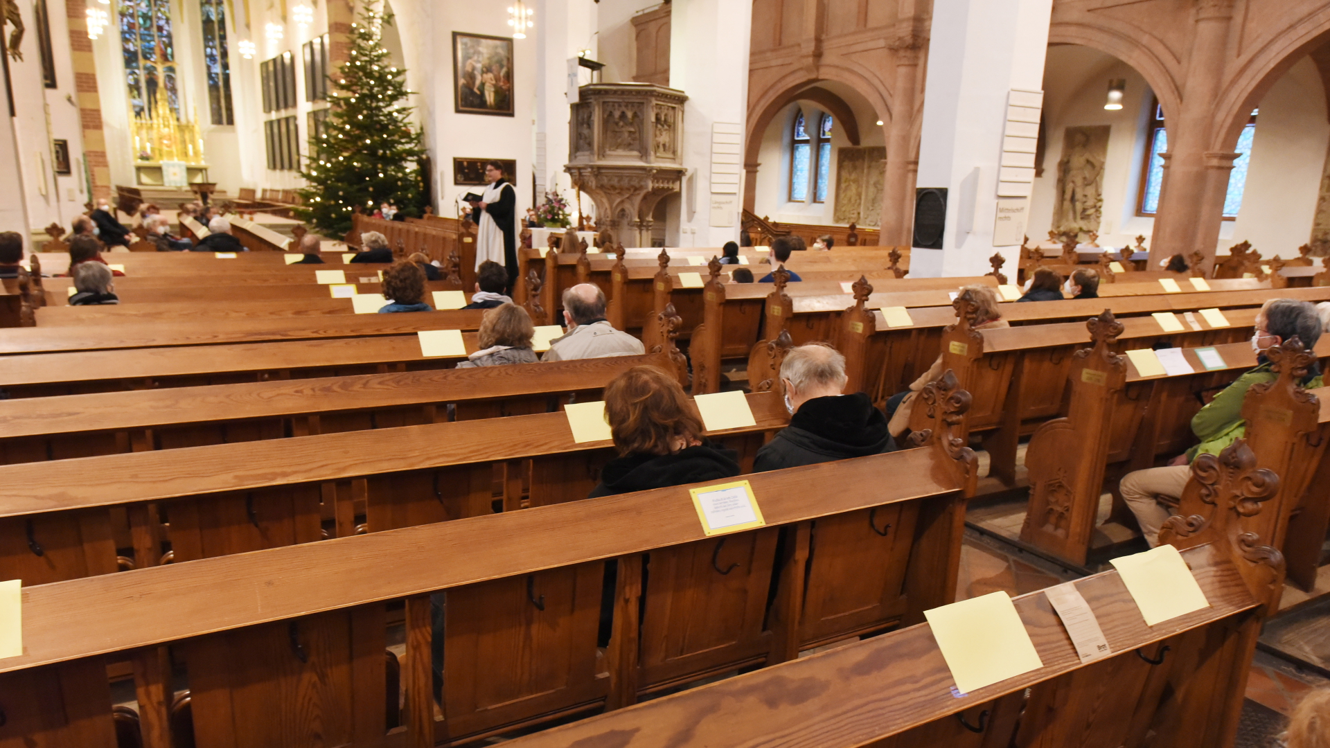 Ein Weihnachtsgottesdienst in der Thomaskirche in Leipzig | dpa