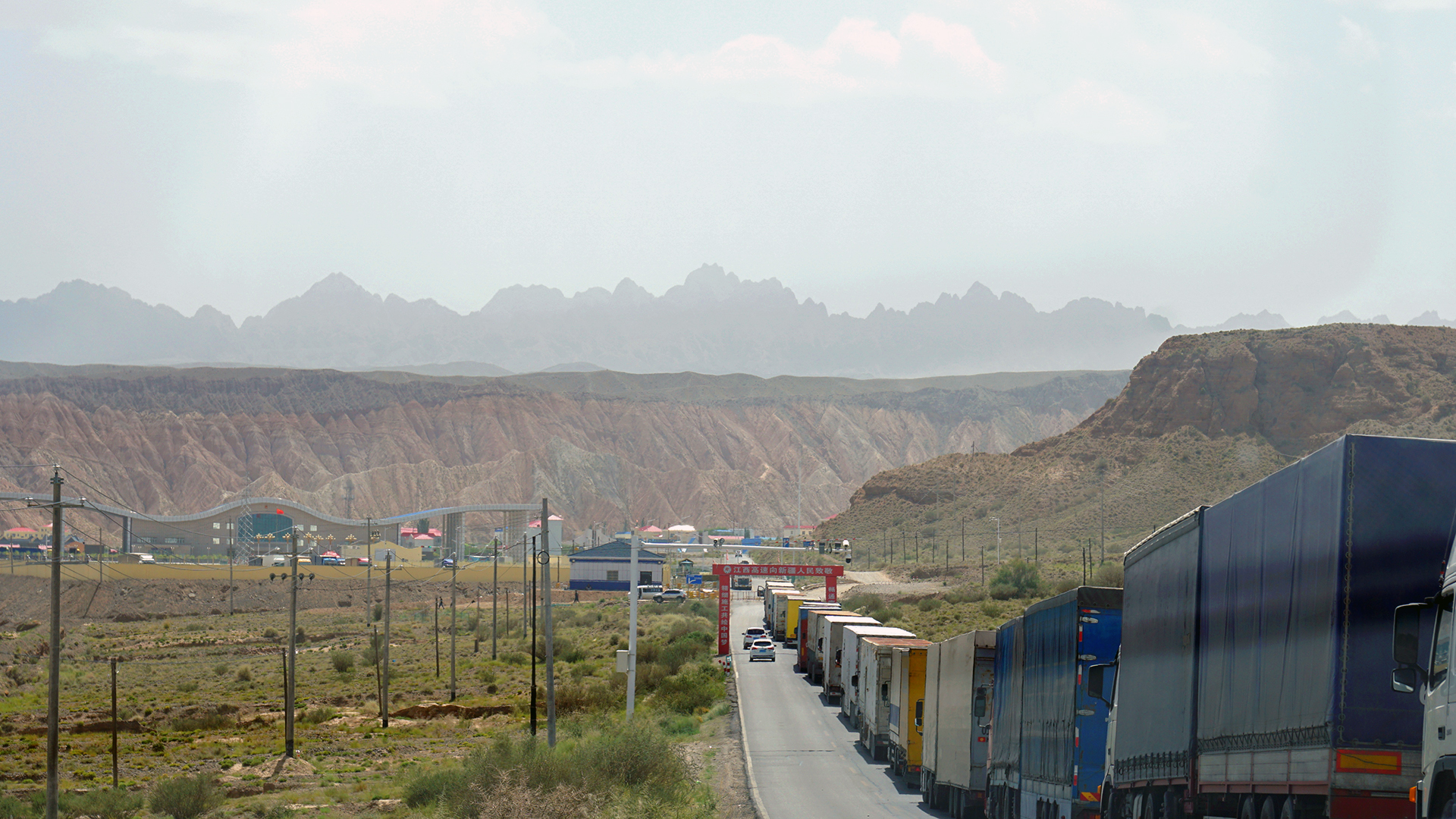 Grenzübergang von Kirgistan nach Westchina, Xinjiang | Bildquelle: privat