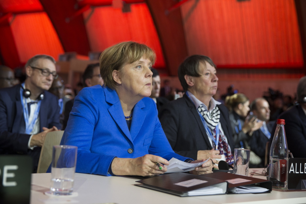 Bundeskanzlerin Merkel und Umweltministerin Hendricks fordern ein verbindliches Klimaabkommen.