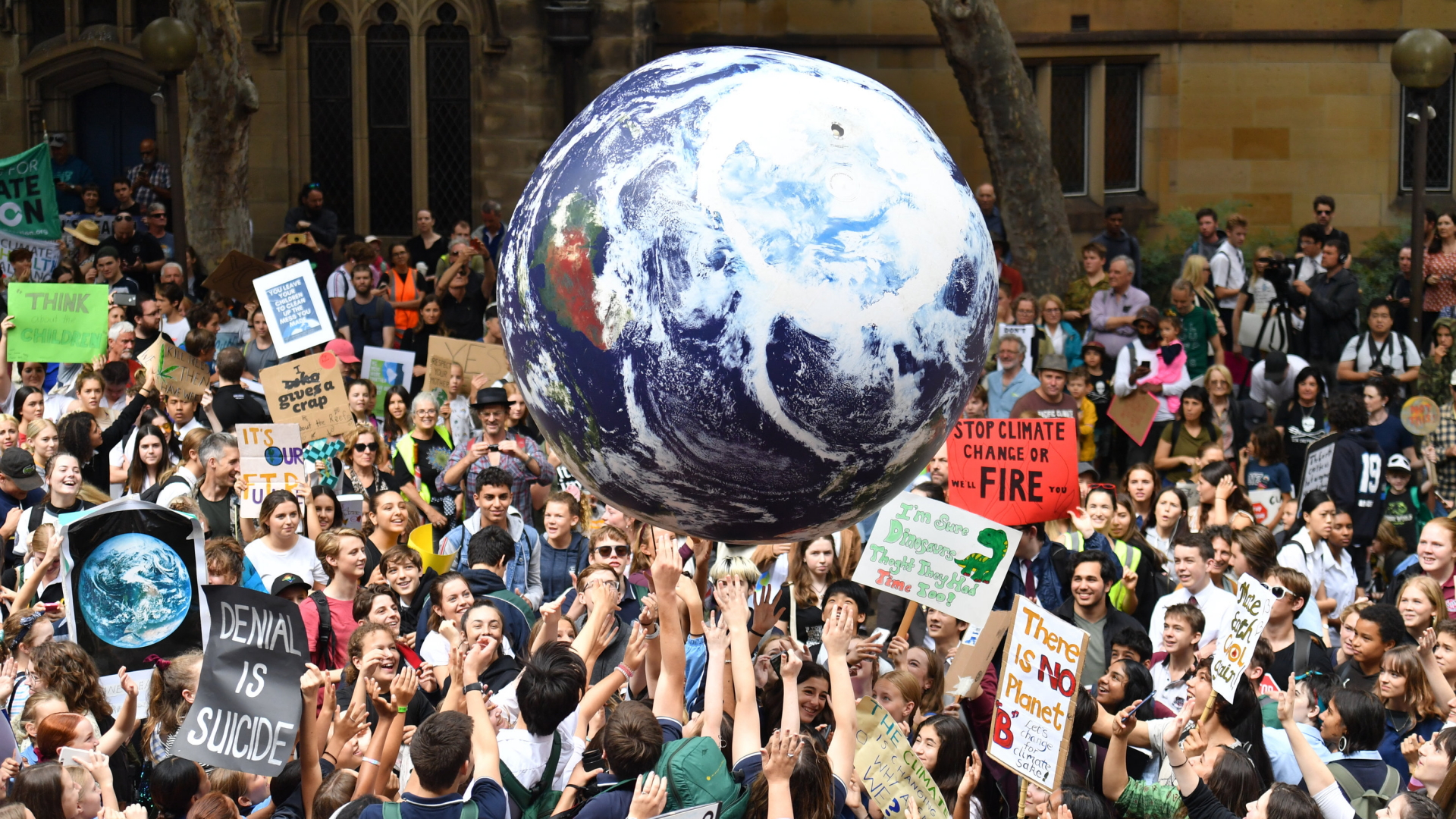 Schüler aus Sydney nehmen am weltweiten Klimaprotest "Friday for Future" von Schülern und Studenten teil. | dpa