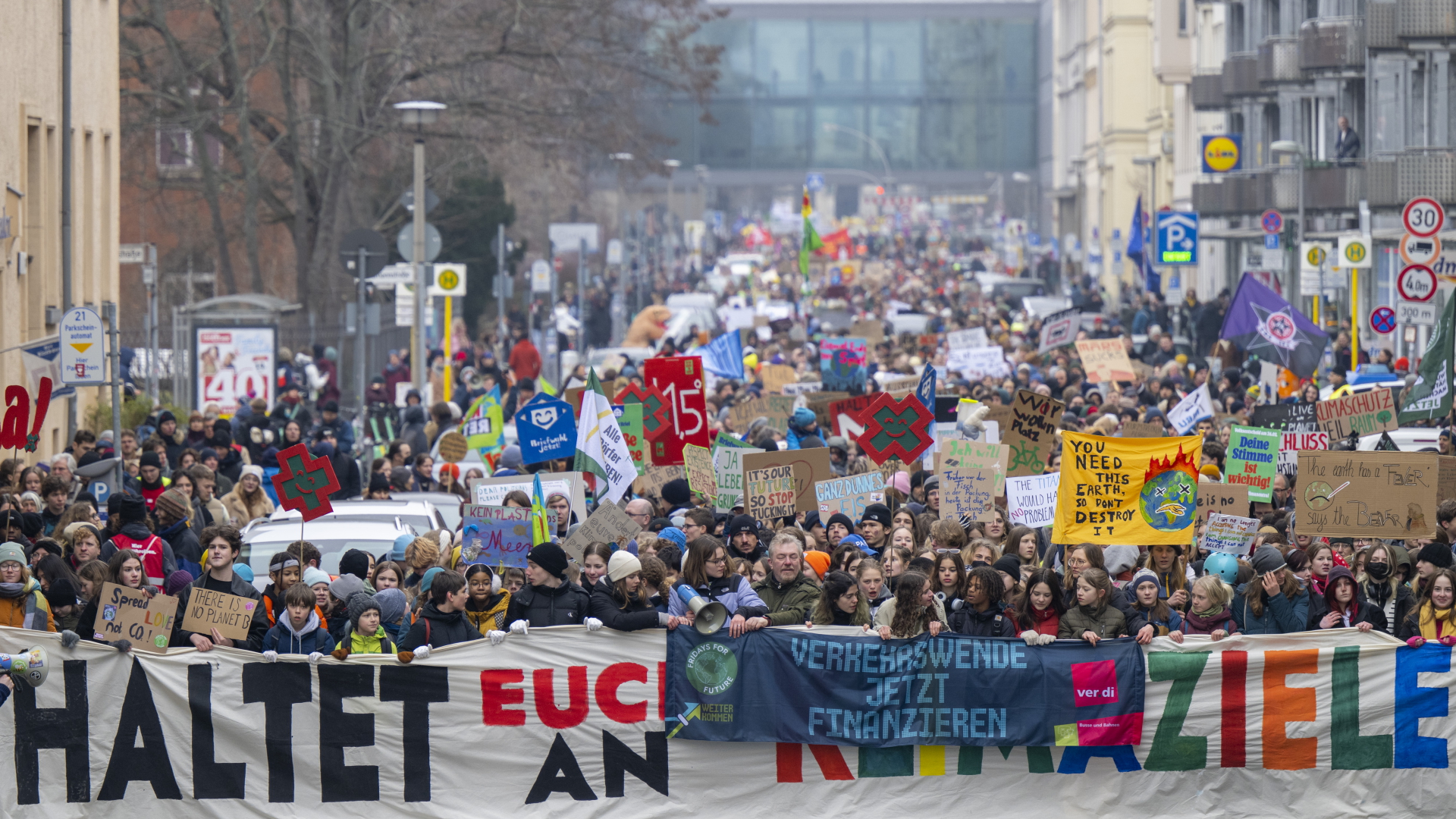 “Globaler Klimastreik”: Zehntausende demonstrieren für Verkehrswende