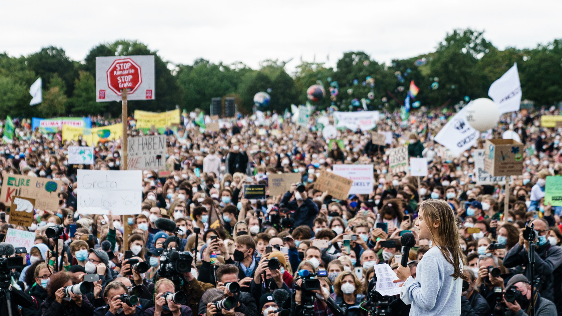 Greta Thunberg hält anlässlich des globalen Klimastreiks am 24. September 2021 ein Rede vor den Demonstranten in Berlin. | EPA