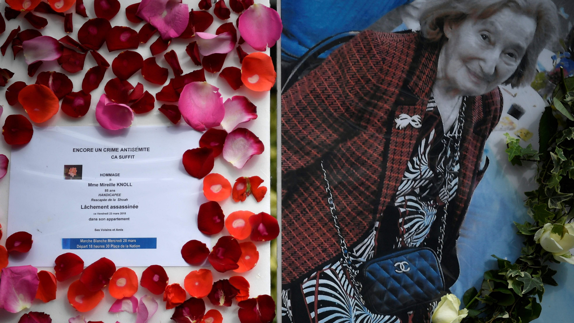 Blumen und ein Foto der ermordeten Mireille Knoll in Paris