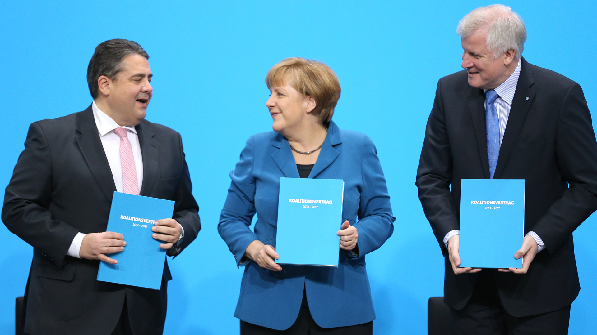 Sigmar Gabriel, Angela Merkel und Horst Seehofer präsentieren den Koalitionsvertrag | dpa