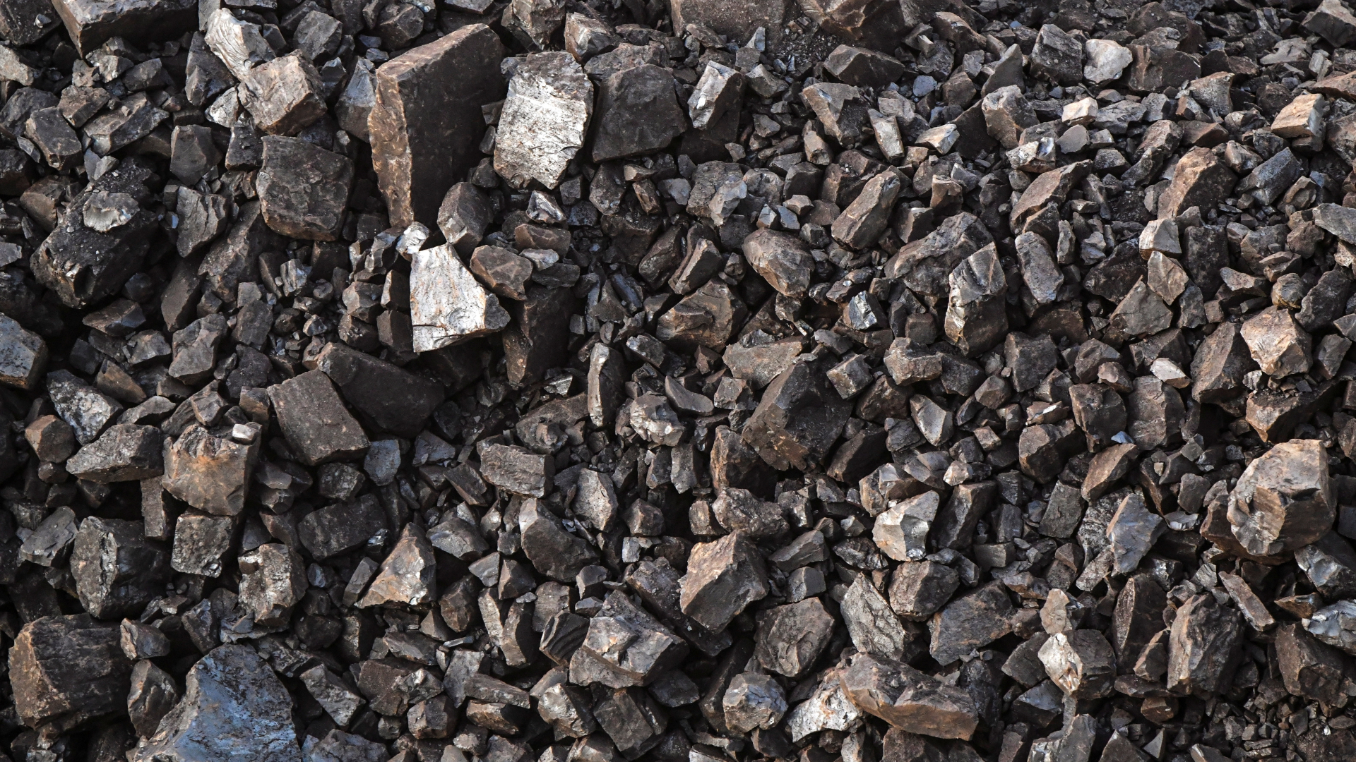 Kohlestücke in einem russischen Tagebau | REUTERS