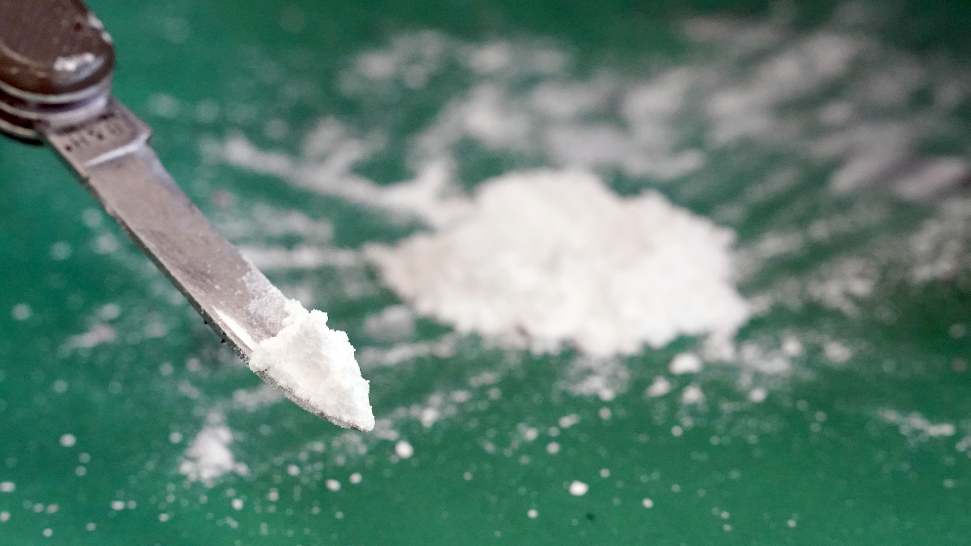 Sichergestelltes Kokain wird beim Hamburger Zoll präsentiert. | dpa
