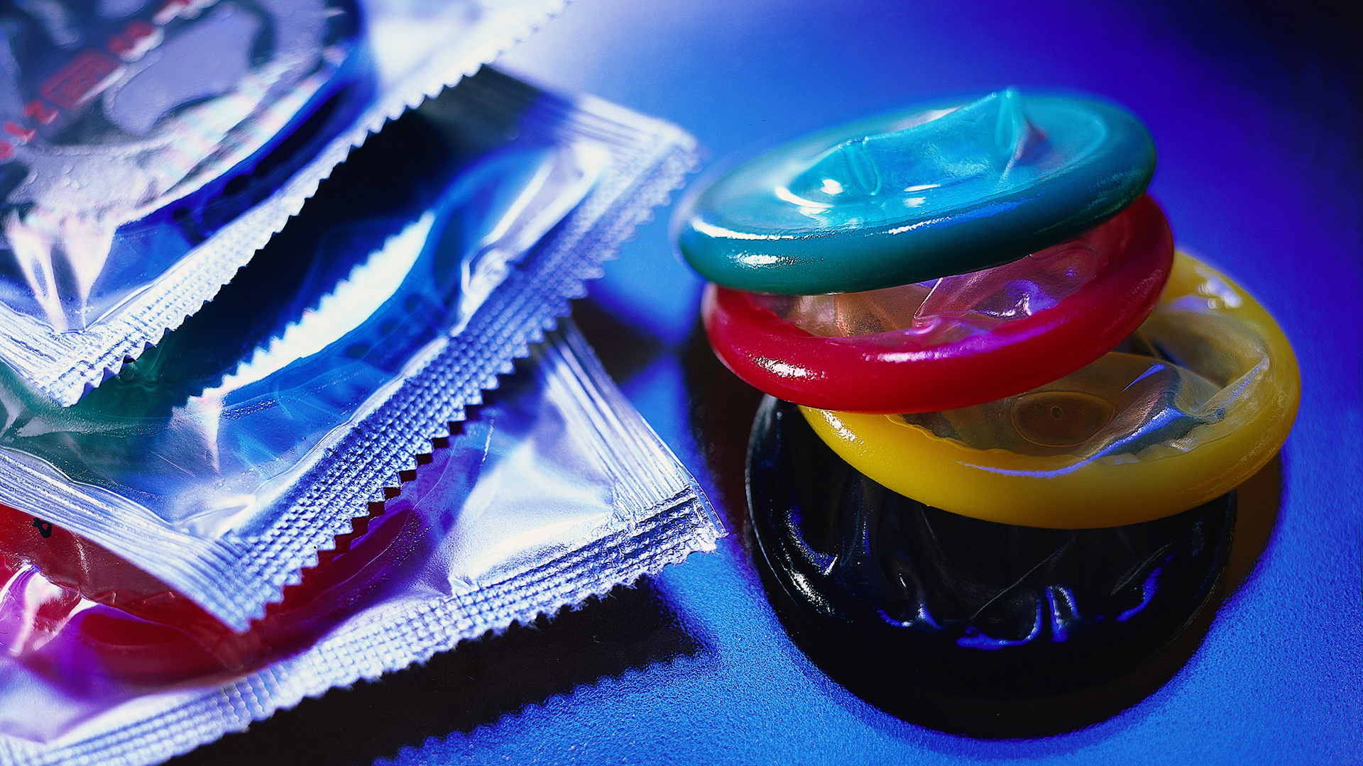 Kondome | picture-alliance / OKAPIA KG - F