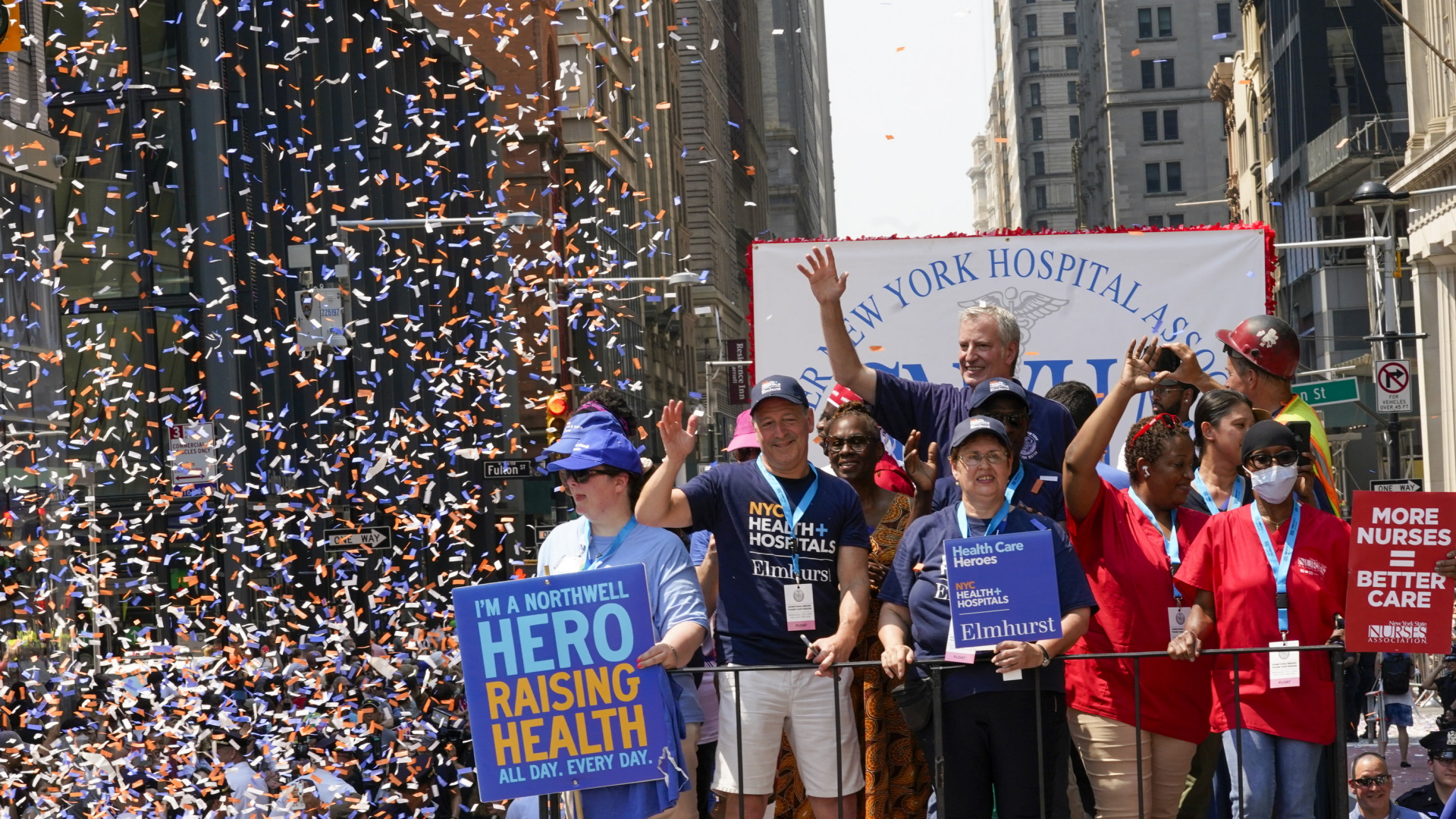 New York ehrt Pandemie-Helfer mit einer Konfettiparade | AP