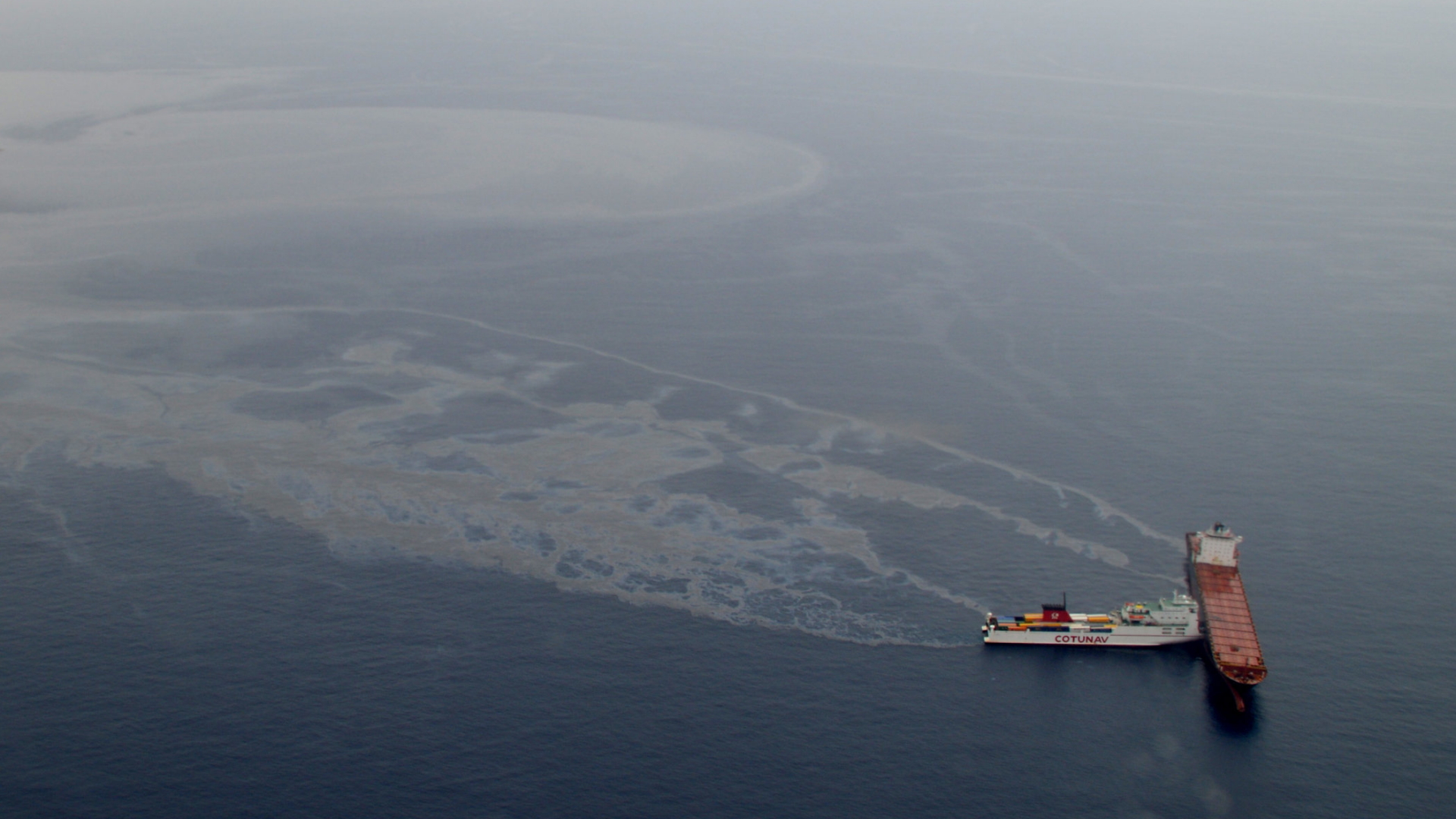Treibstoffteppich nach Schiffskollision im Mittelmeer | Bildquelle: AP