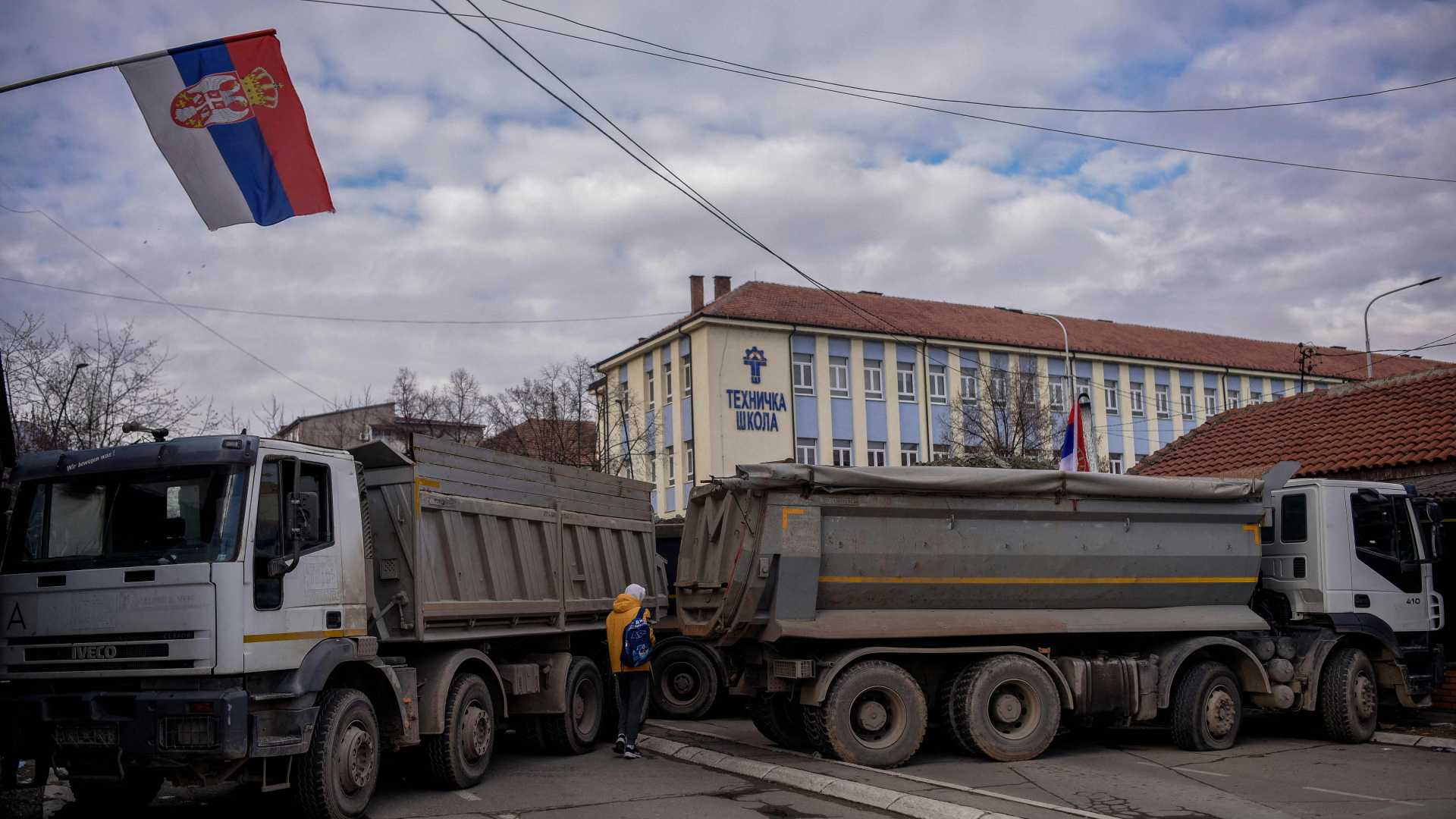Eine Straßenblockade in der Stadt Mitrovica im Norden des Kosovo | AFP