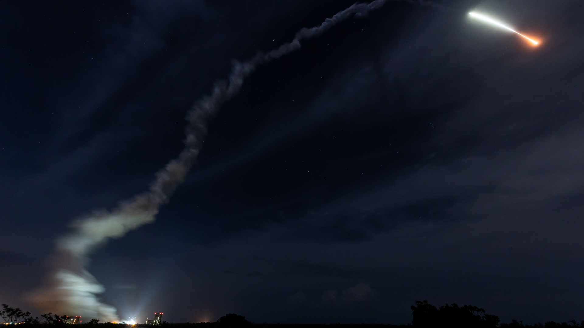 Die "Ariane 5"-Rakete startet in Kourou. | Bildquelle: AFP