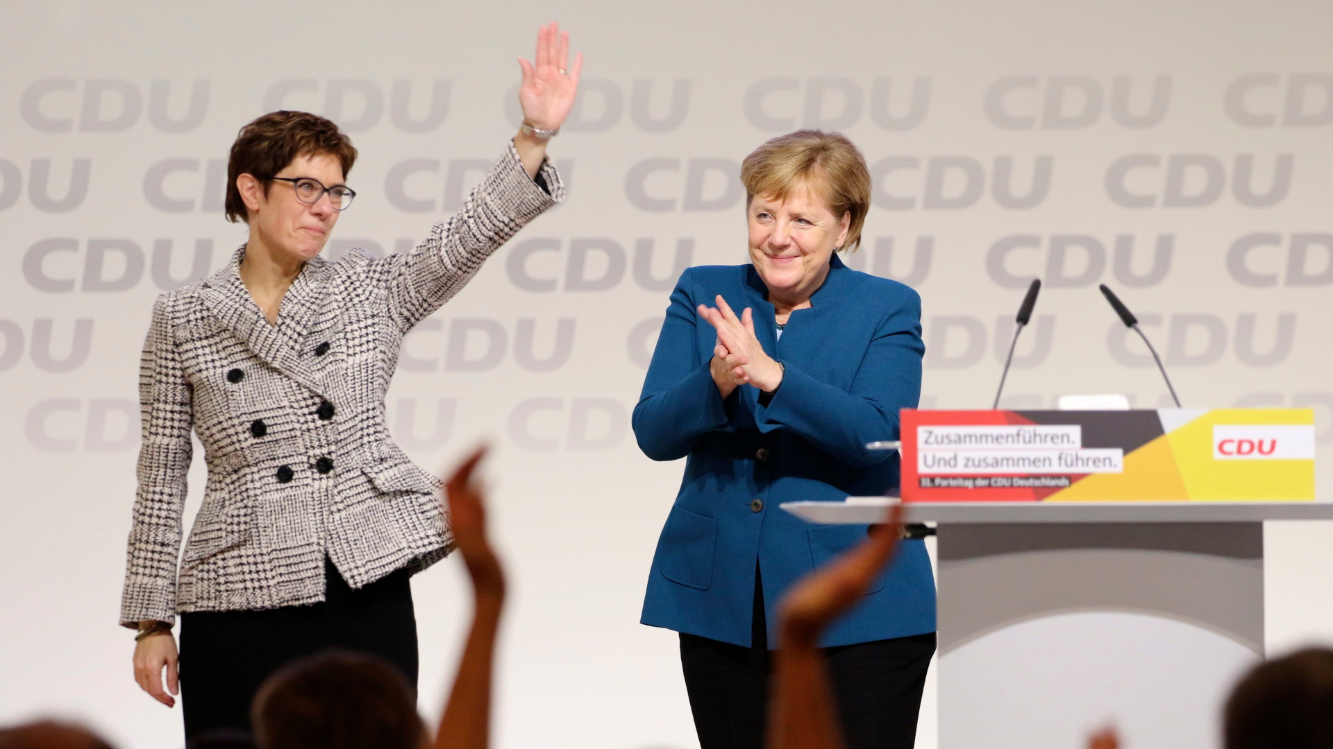 Kramp-Karrenbauer löst Merkel als CDU-Chefin ab. | FOCKE STRANGMANN/EPA-EFE/REX/Shu
