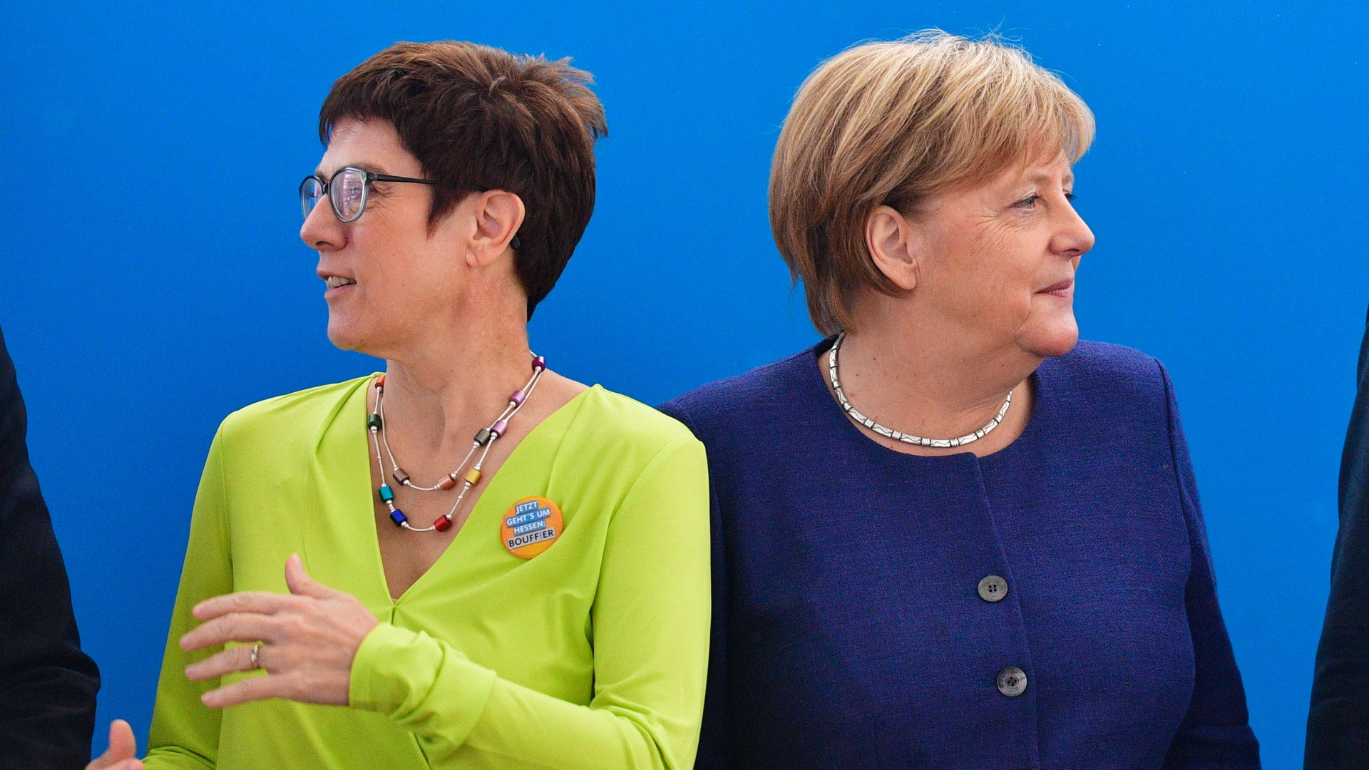 Annegret Kramp-Karrenbauer und Angela Merkel | Bildquelle: AFP