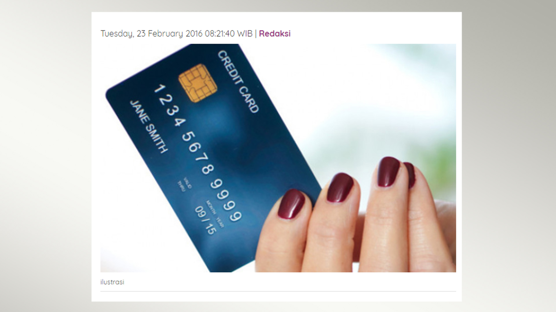Screenshot: Eine Hand hält eine Kreditkarte | Screenshot von: aura.tabloidbintang.com