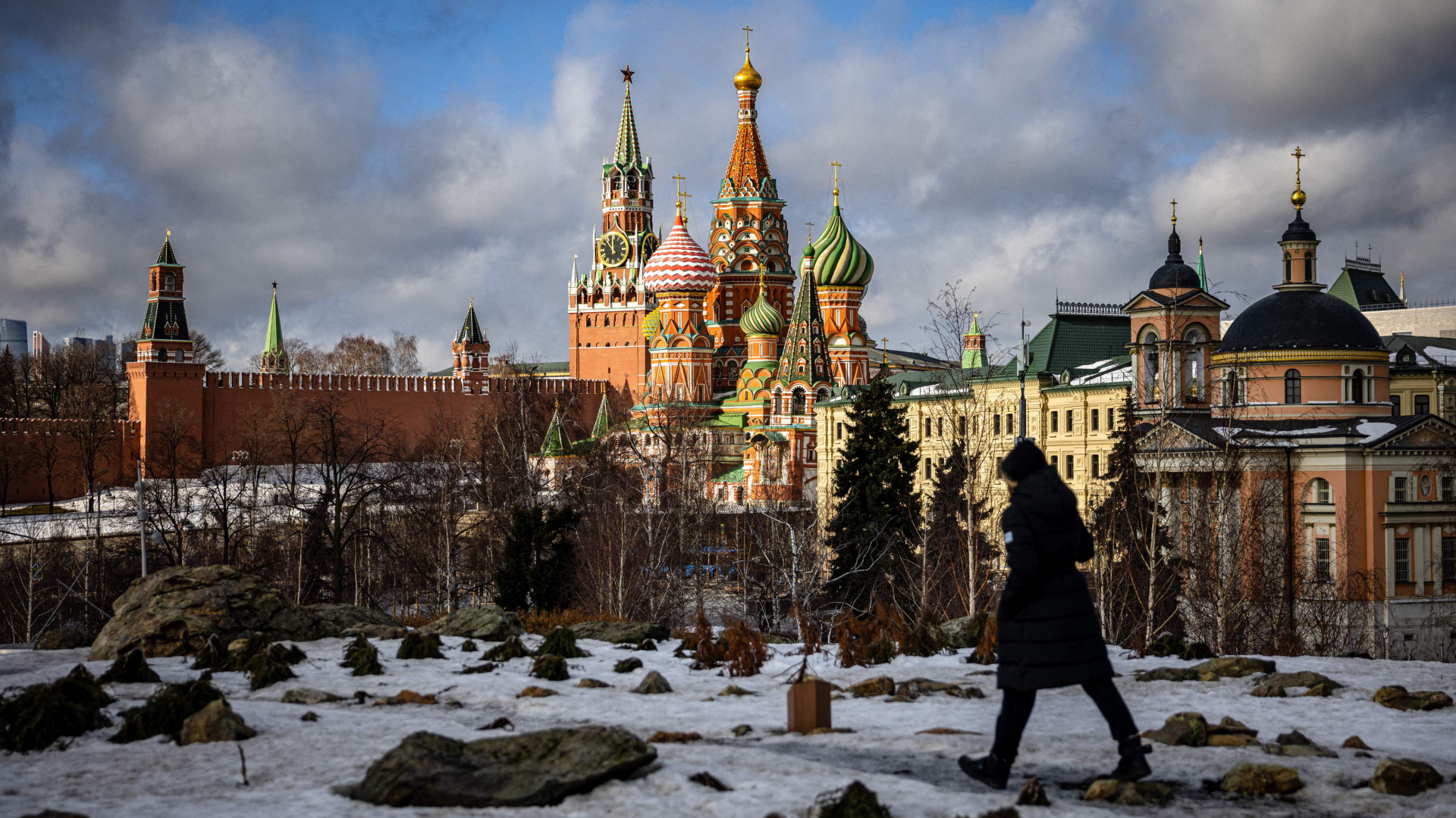 Gesamtansicht des Kremls und der Basilius-Kathedrale im Zentrum von Moskau.