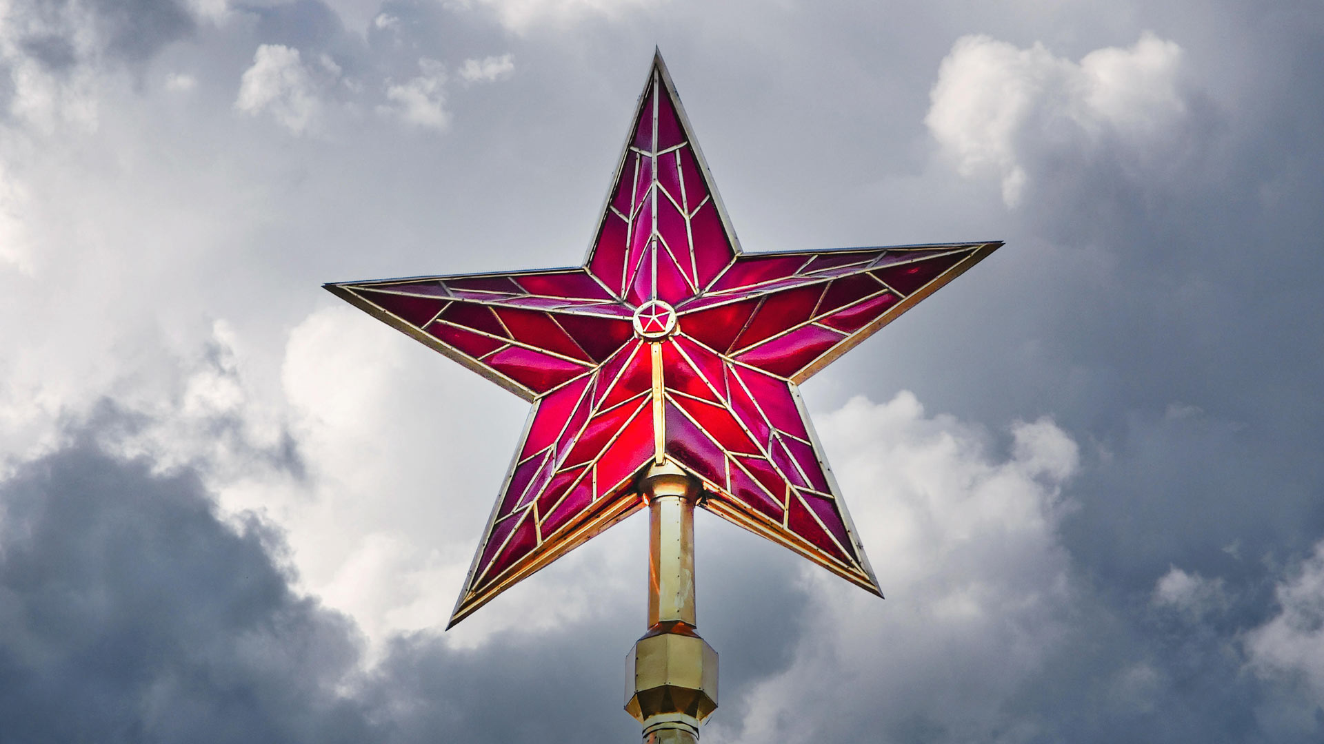 Roter Stern auf dem Kreml | picture alliance / Zoonar