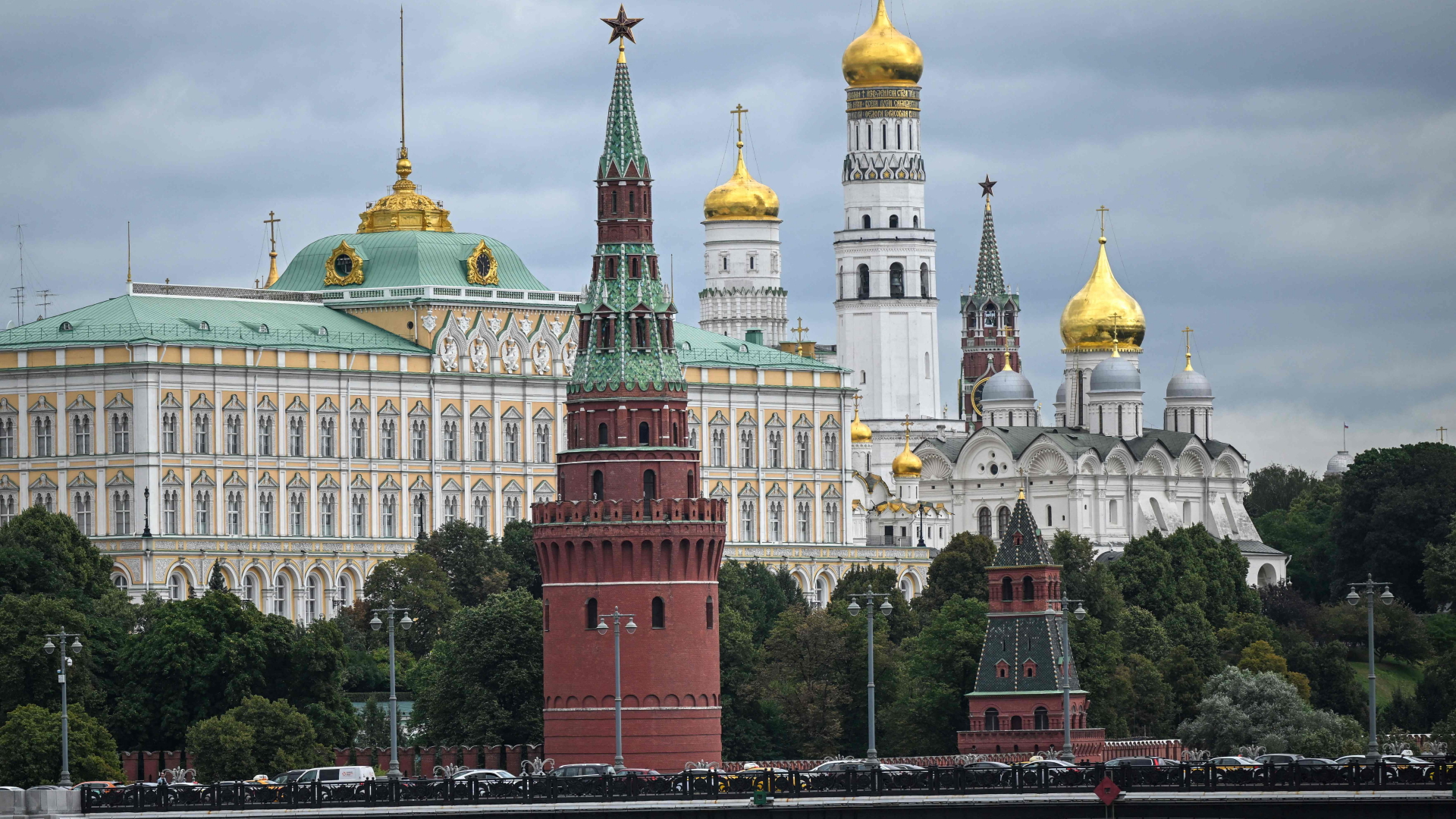 Wolkenverhangener Himmel über dem Kreml in Moskau | AFP