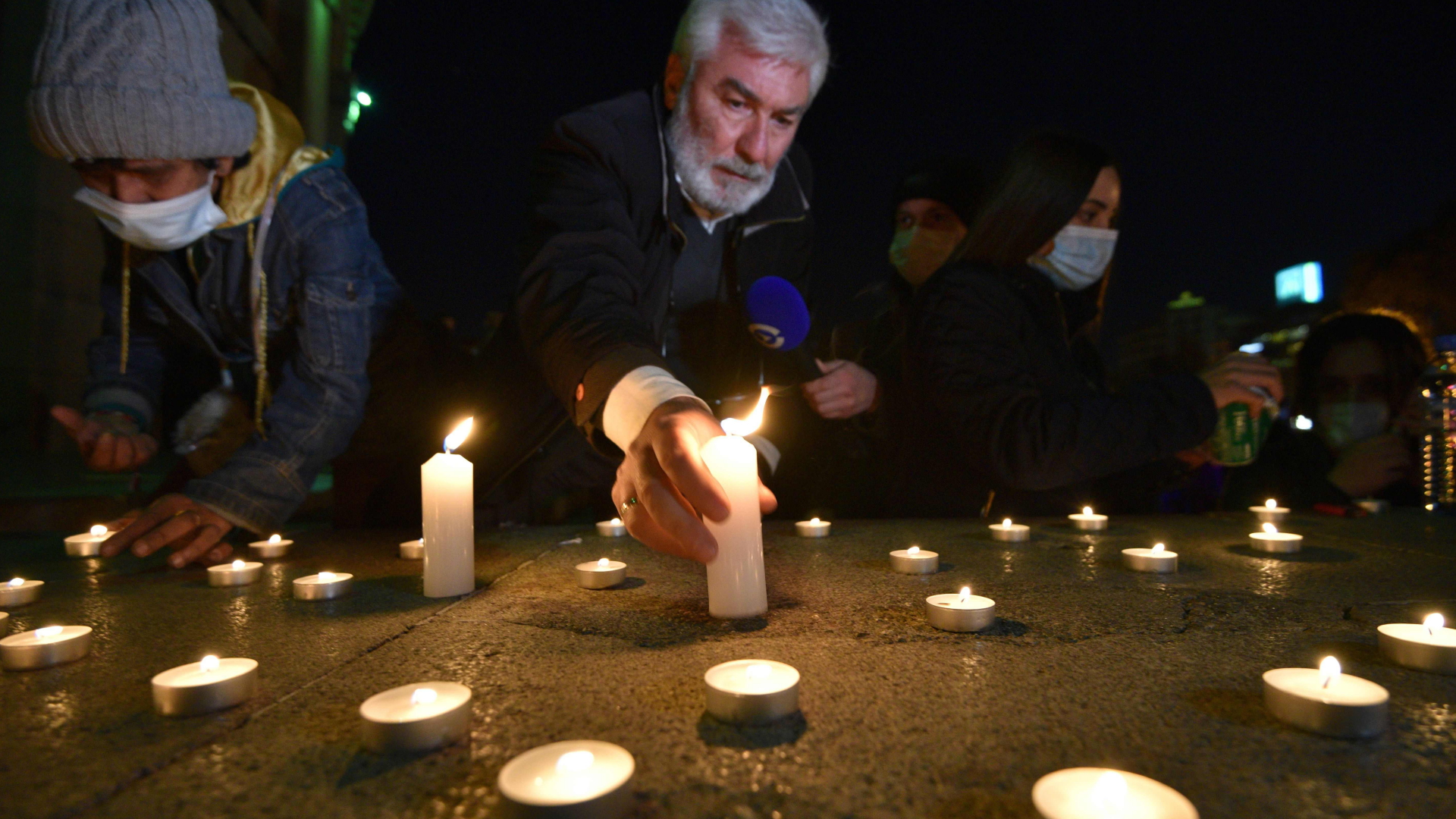 Menschen in Jerewan trauern um die Gefallenen im Krieg mit Aserbaidschan