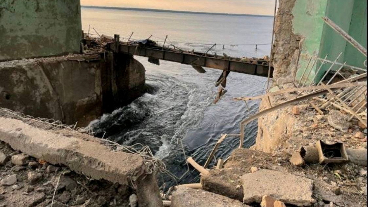 Zerstörungen im Wasserkraftwerk von Krywyj Rih | via REUTERS
