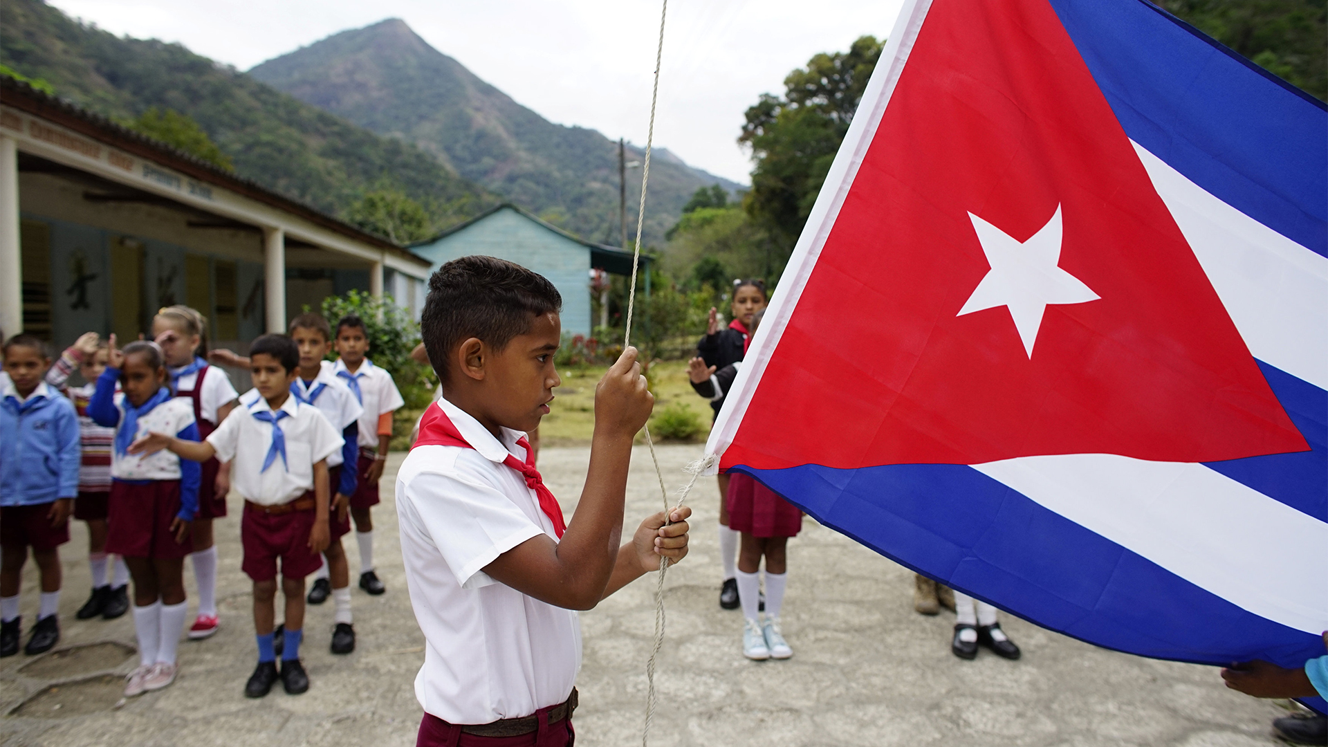 Flaggenappell in einer Schule in Kuba | Bildquelle: REUTERS