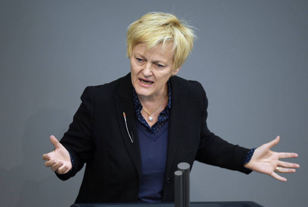 Renate Künast spricht im Bundestag. | dpa