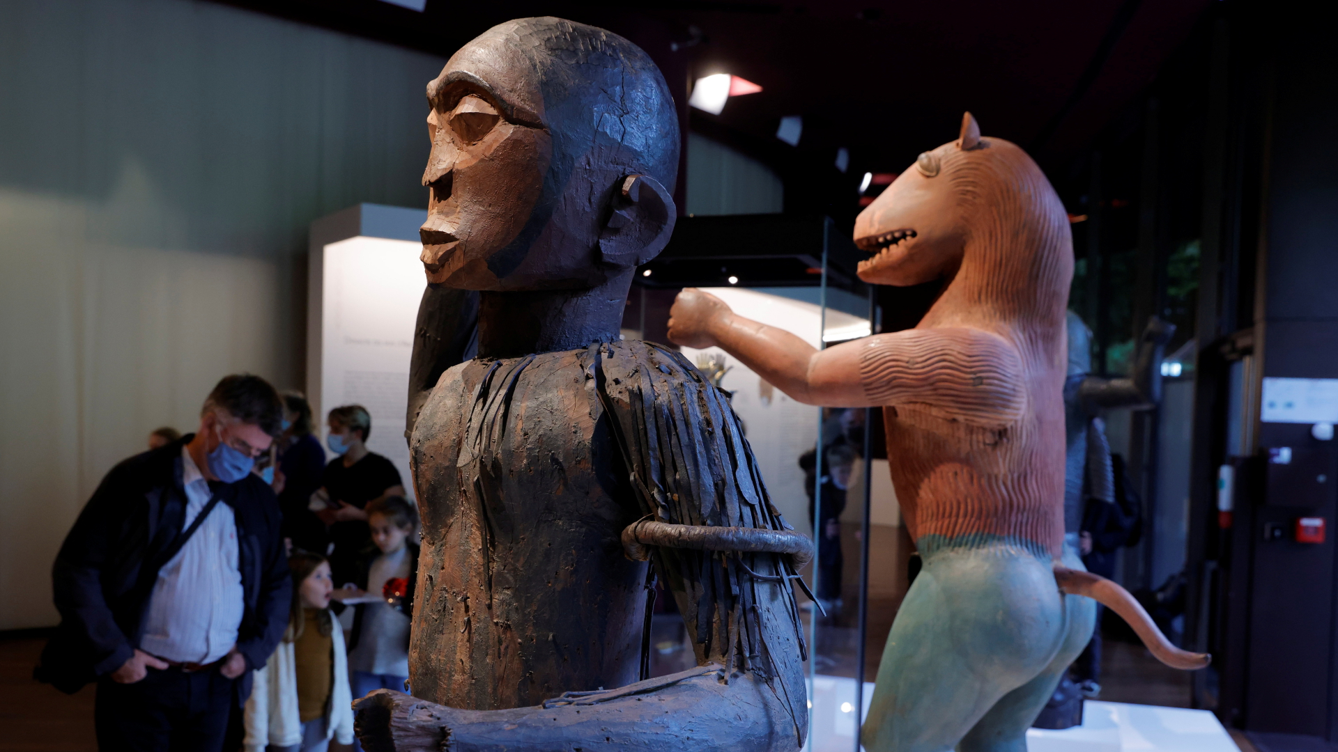 Statuen aus einer Sammlung an Kunstobjekten, die Frankreich an Benin zurückgibt. | REUTERS