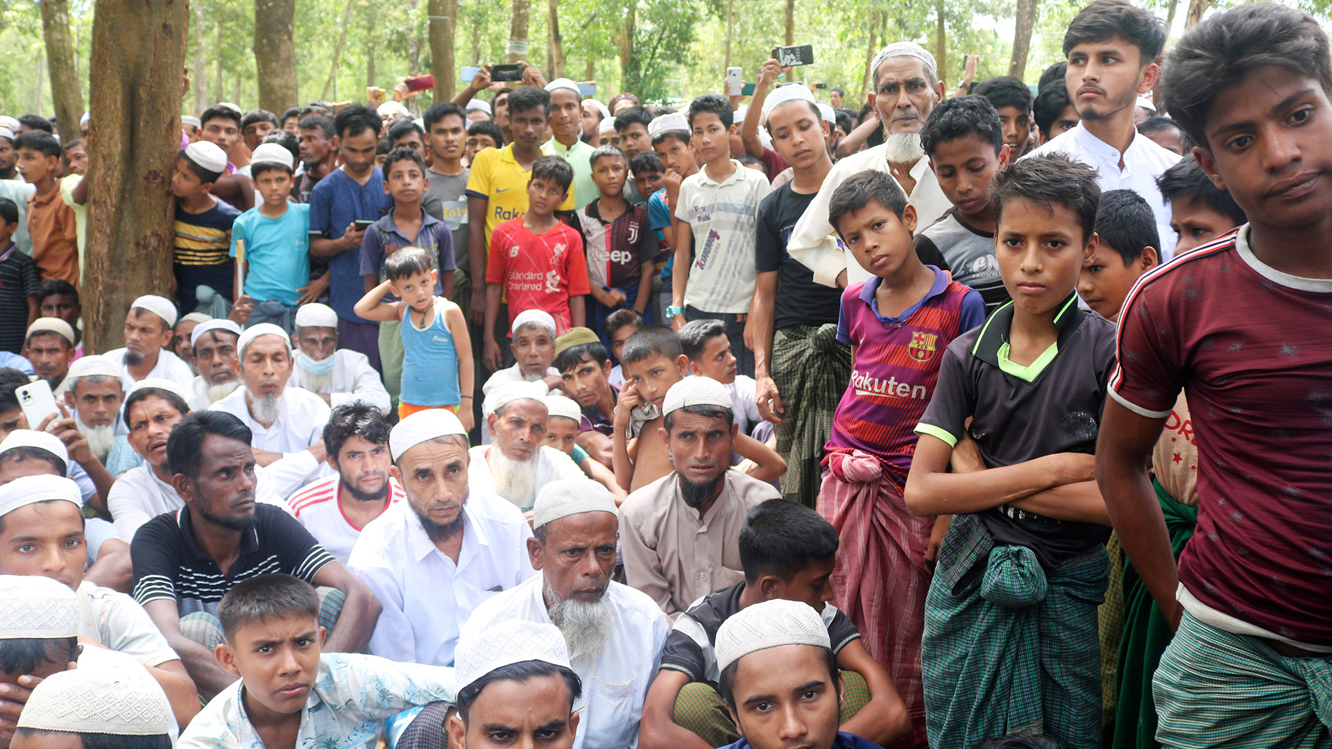 Rohingya Flüchtlinge haben sich zum fünfjährigen Jubiläums des Kutupalong-Flüchtlingslagers versammelt. | AP