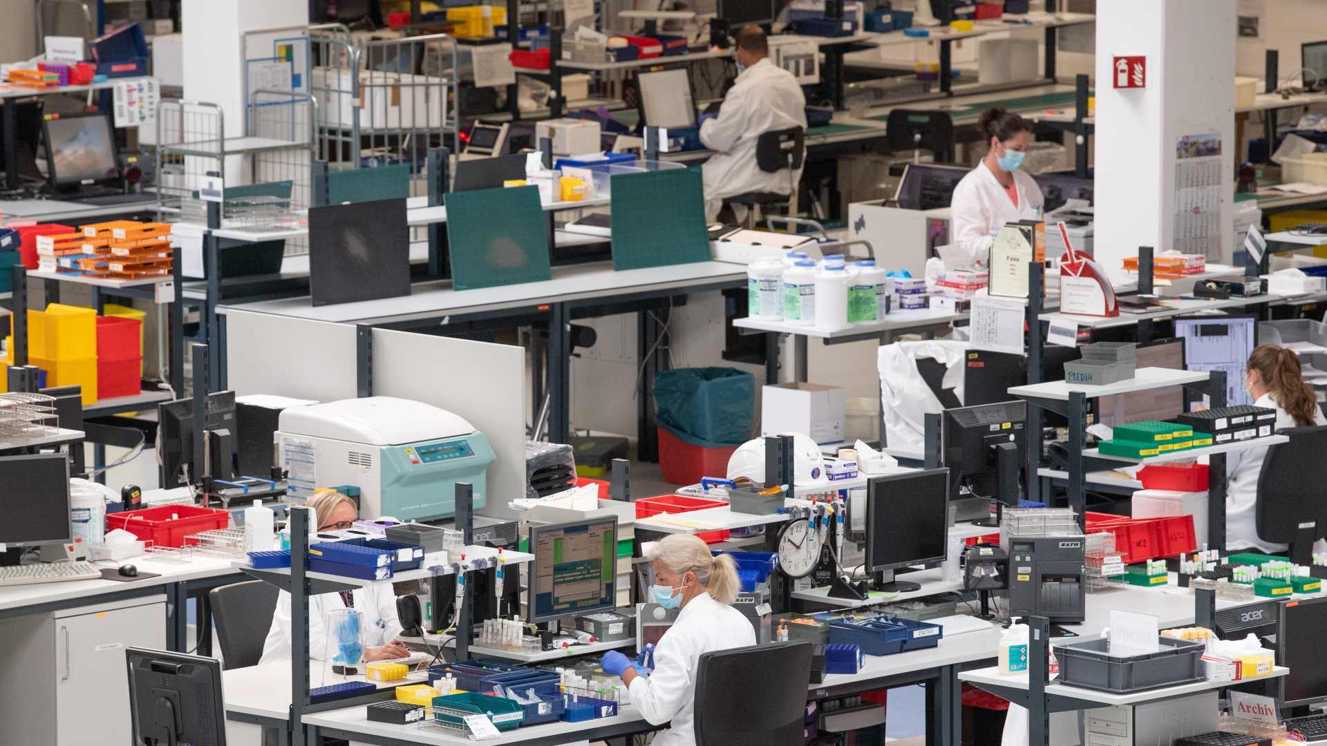 Übersicht über das Großraum-Labor des Labor-Diagnostikunternehmens Bioscientia in Ingelheim am Rhein. | dpa