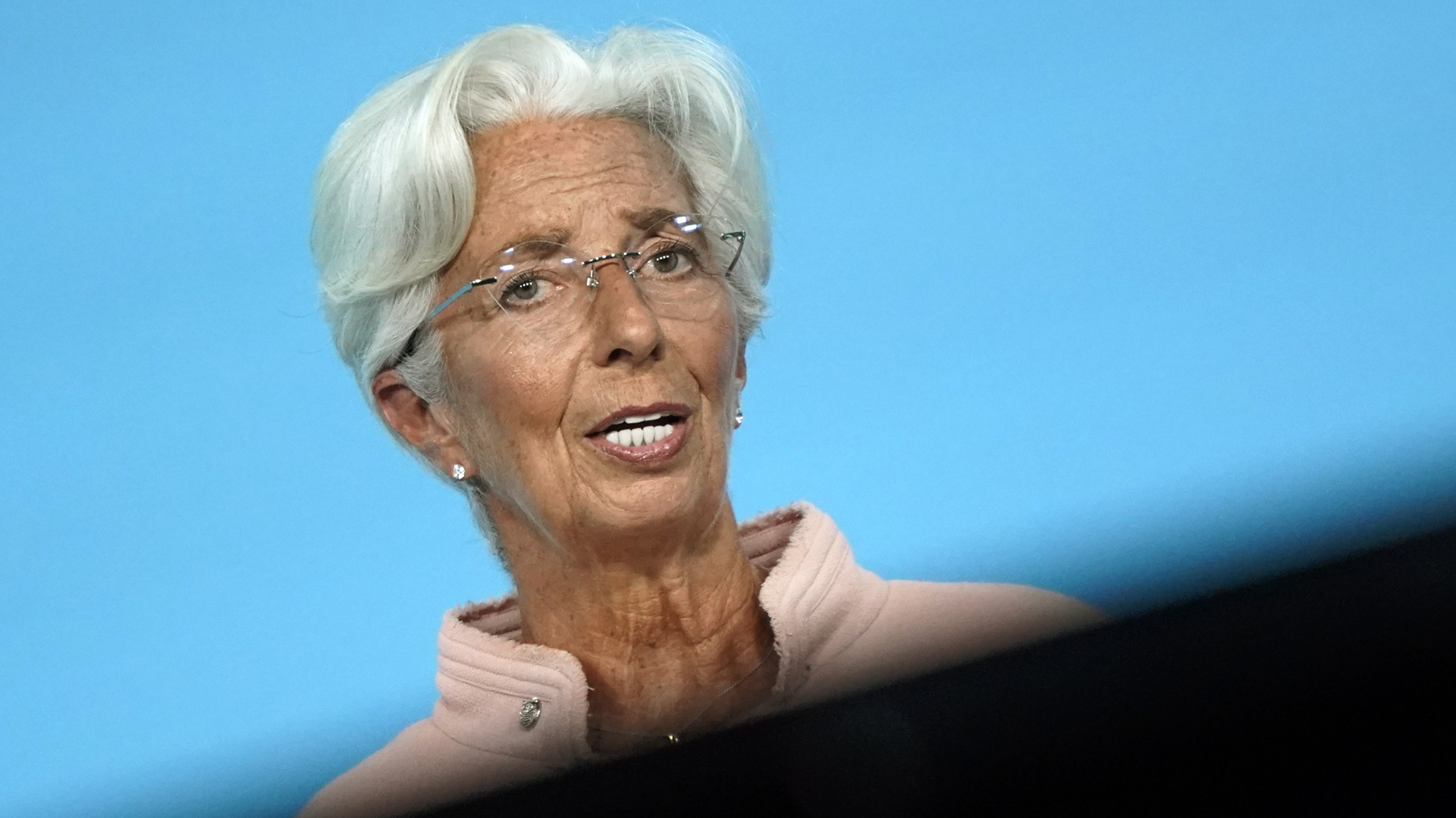 EZB-Präsidentin Christine Lagarde spricht bei einer Pressekonferenz | EPA