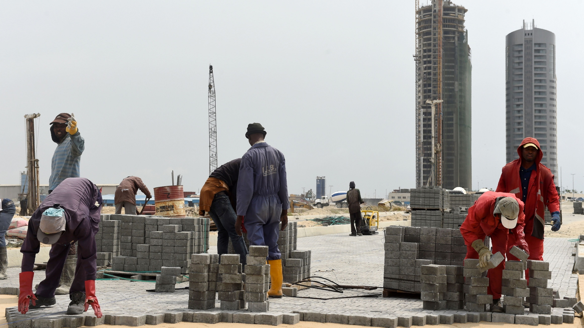 Straßenarbeiten in Lagos (Nigeria) | AFP