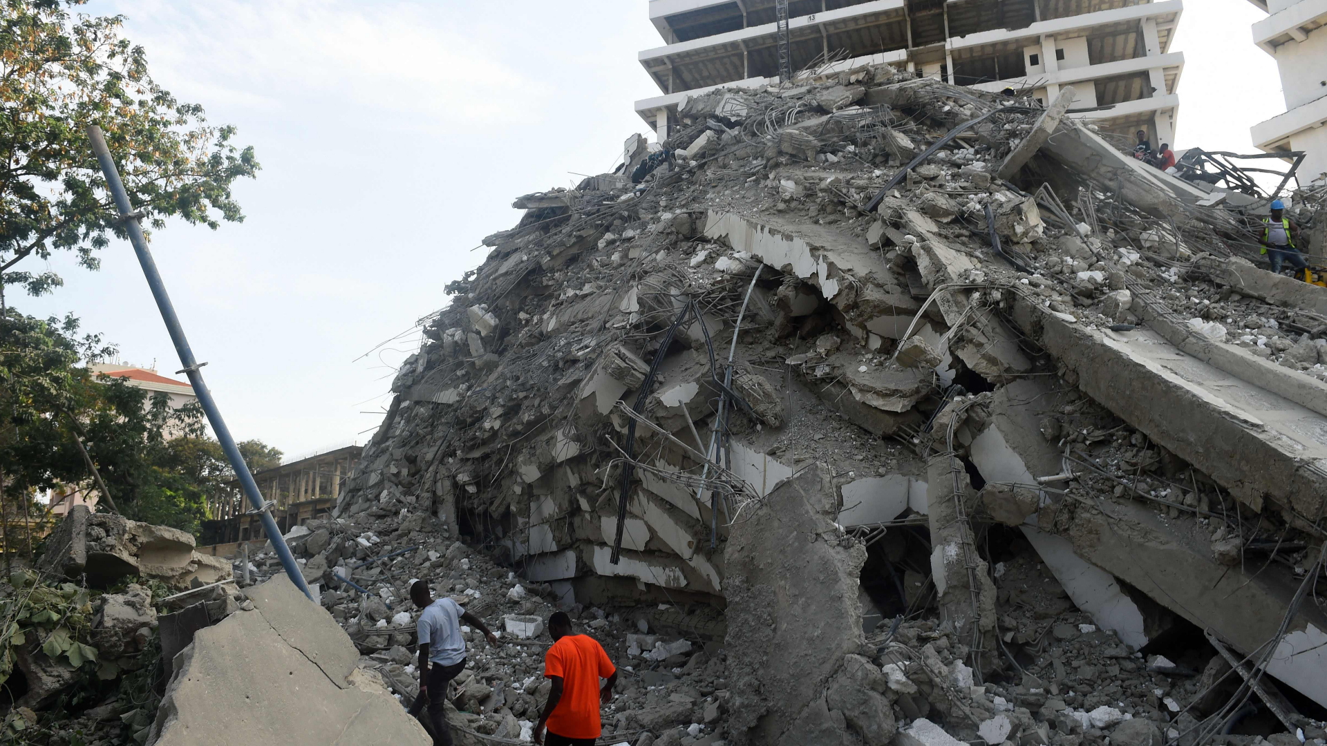 Suche nach Vermissten nach Hochhauseinsturz in Lagos | AFP