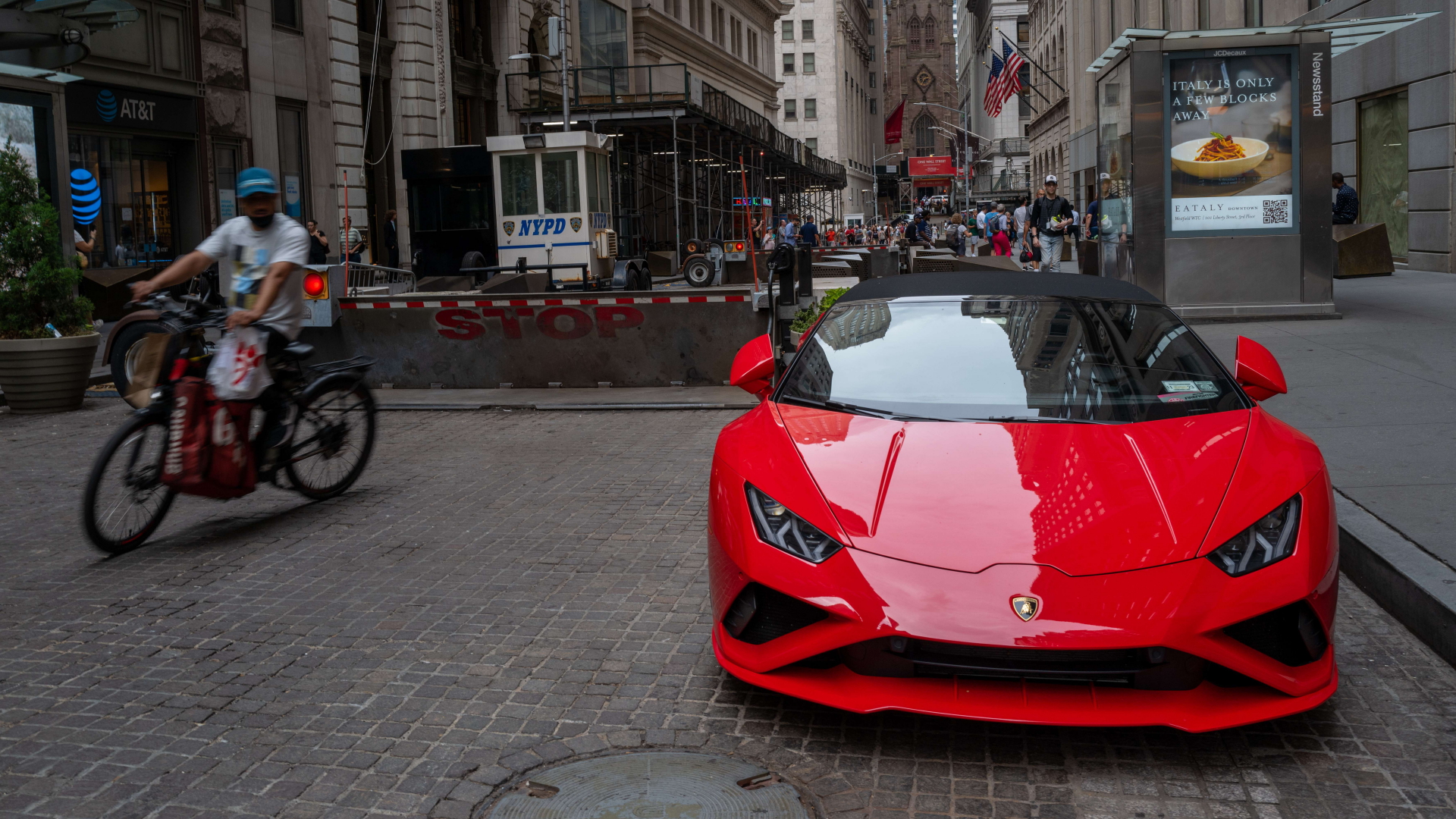 Ein Lamborghini auf der Wall Street in New York | AFP