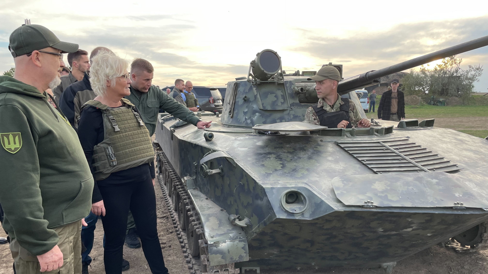 Lambrecht besucht erstmals seit Kriegsbeginn die Ukraine