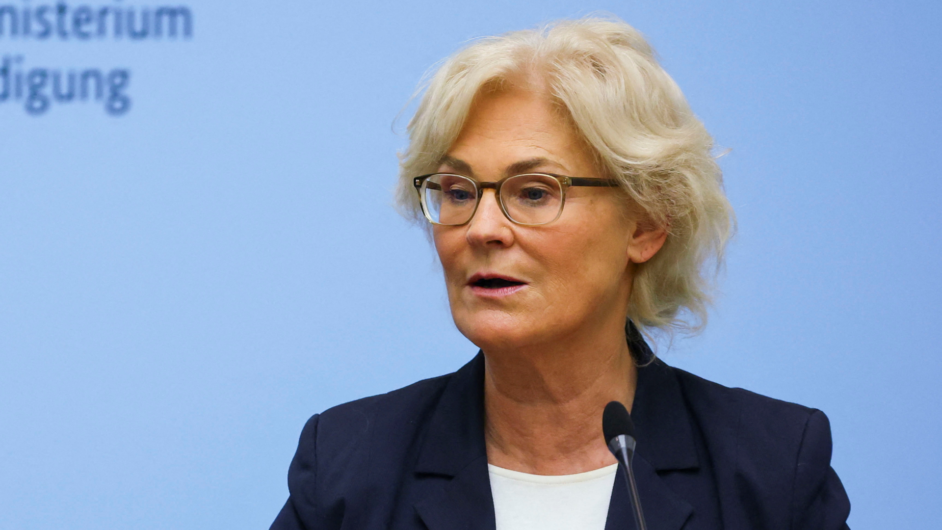 Bundesverteidigungsministerin Christine Lambrecht | REUTERS