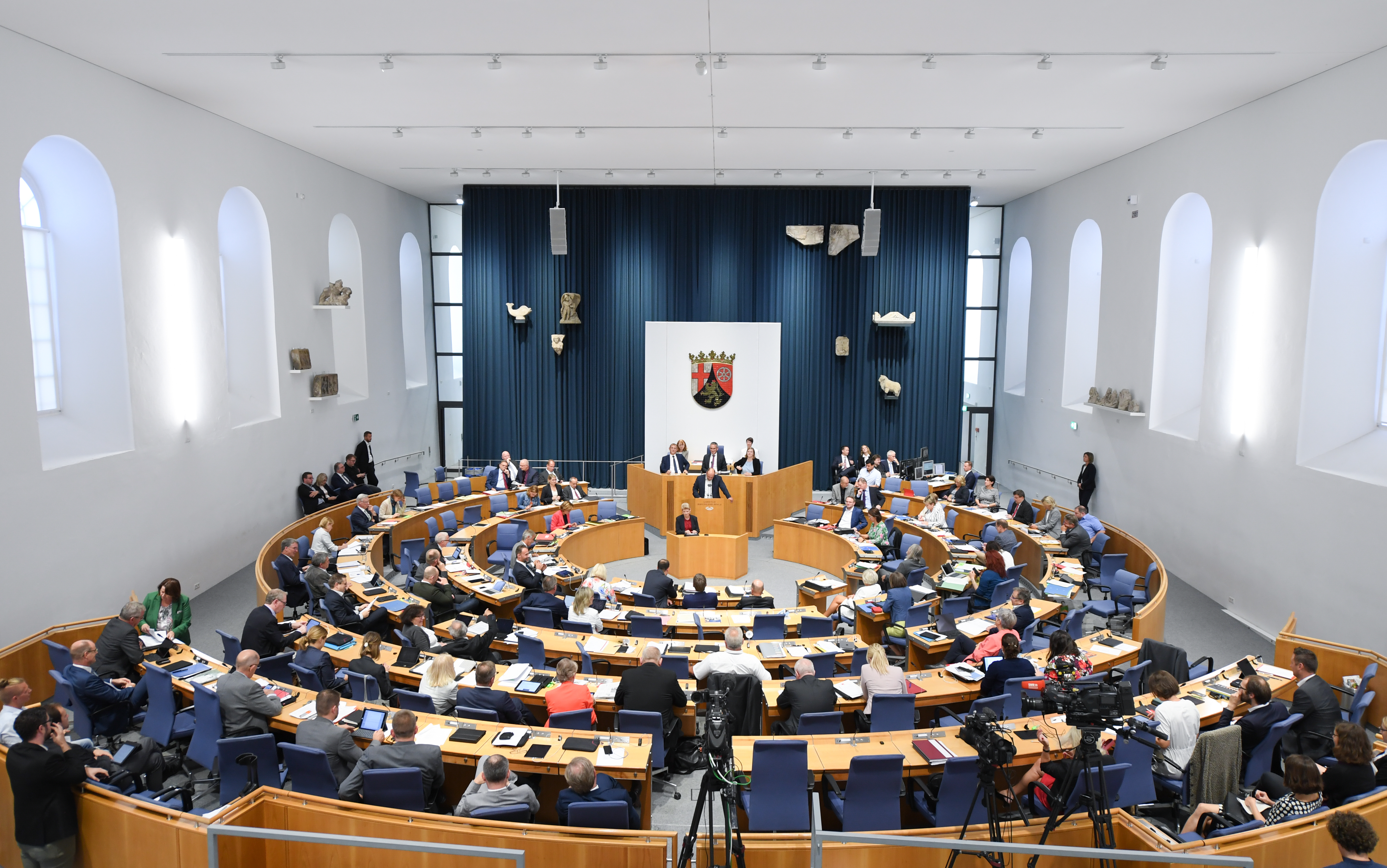 Sitzung des Landtags von Rheinland-Pfalz in den Ausweichräumlichkeigen während des Landtagsumbaus | picture alliance/dpa