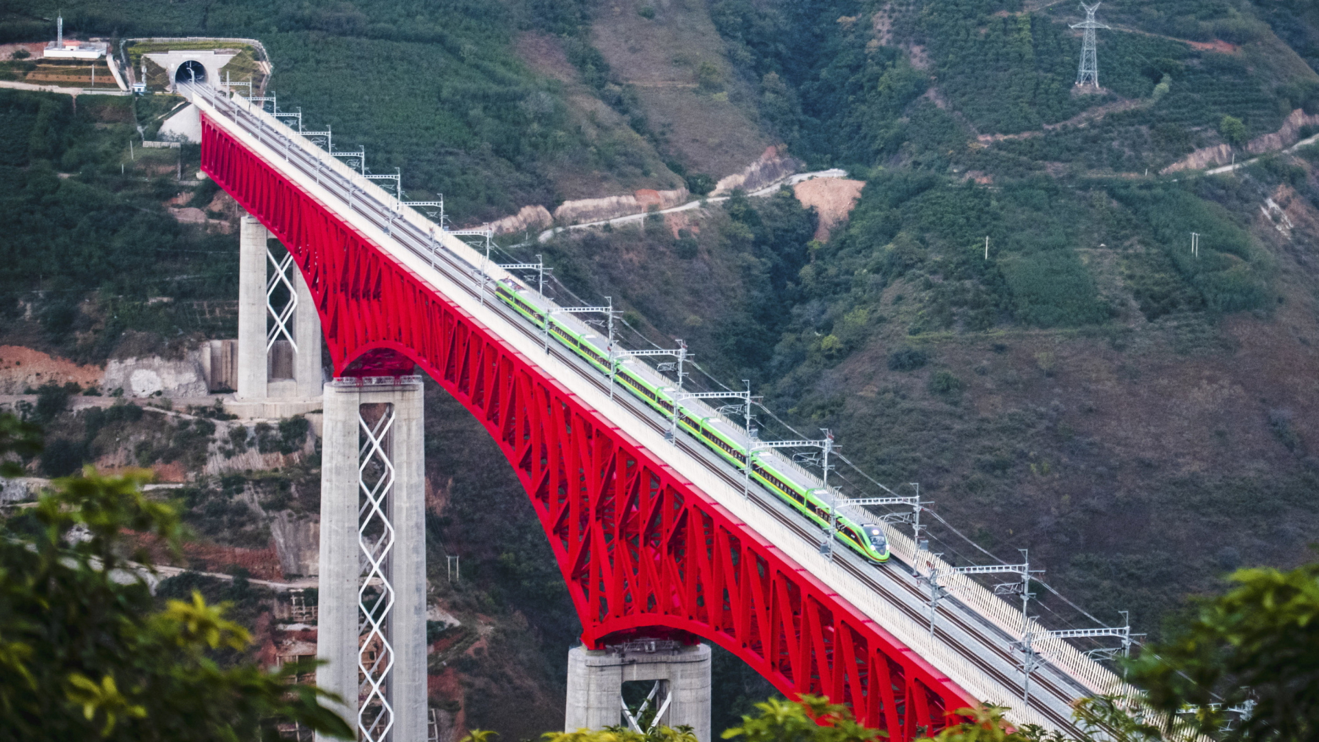 Eine Eisenbahnbrücke über den Fluss Yuanjiang in der chinesischen Yunnan-Provinz. | AP