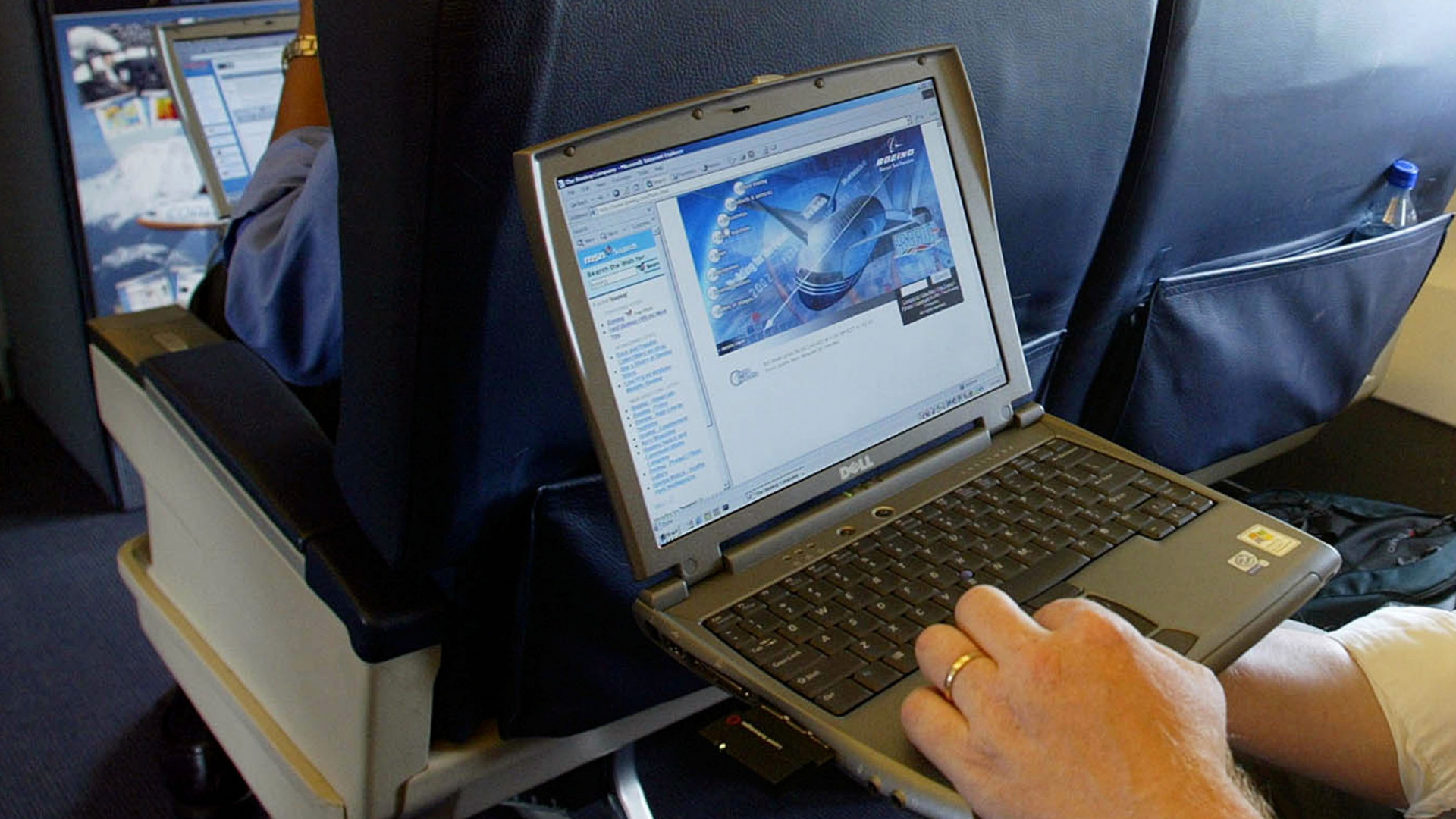 Laptop an Bord eines Flugzeugs | AP