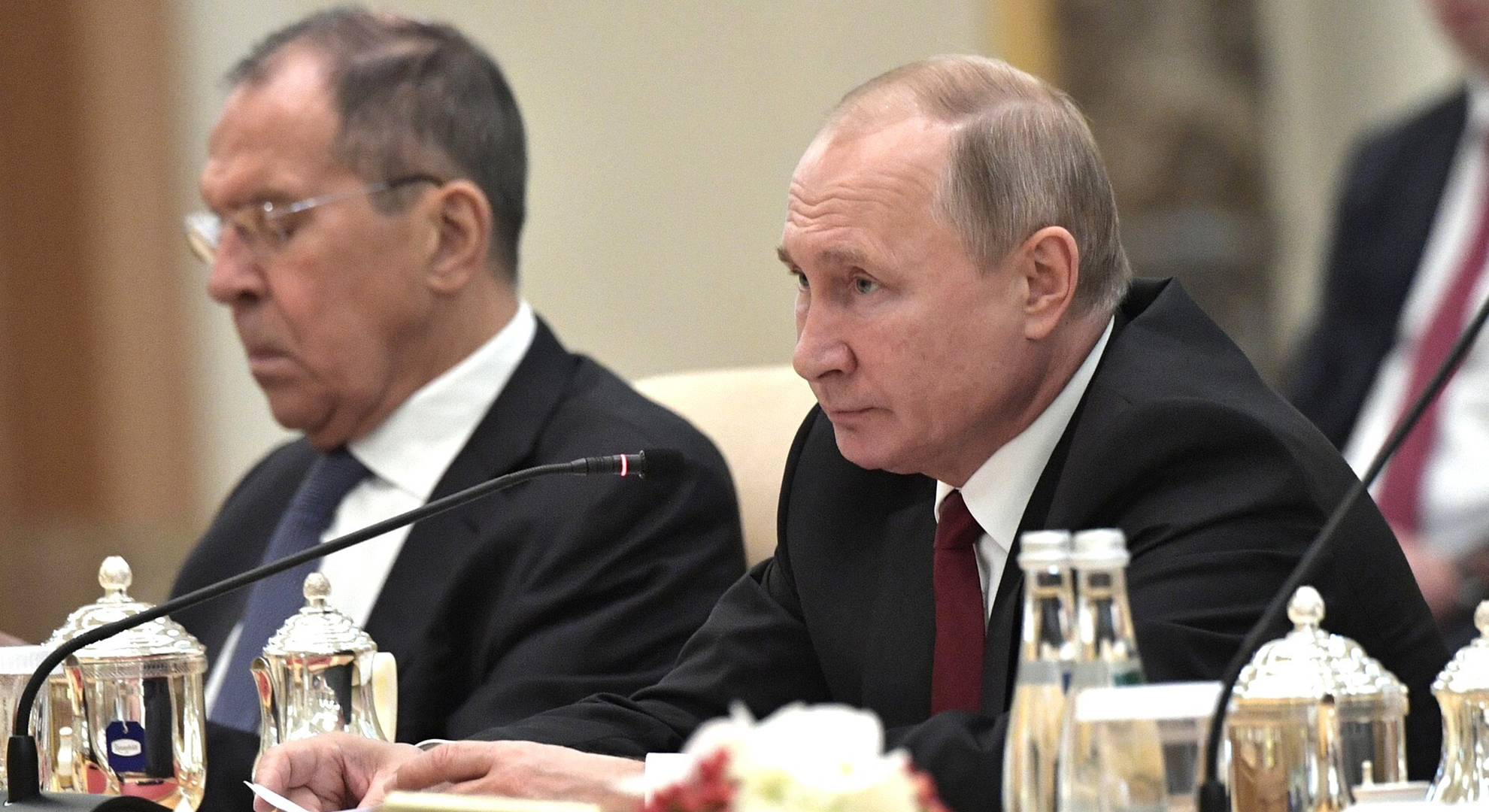 Sergej Lawrow und Wladimir Putin (Archivbild: 15.10.2019) | picture alliance/dpa/Kremlin