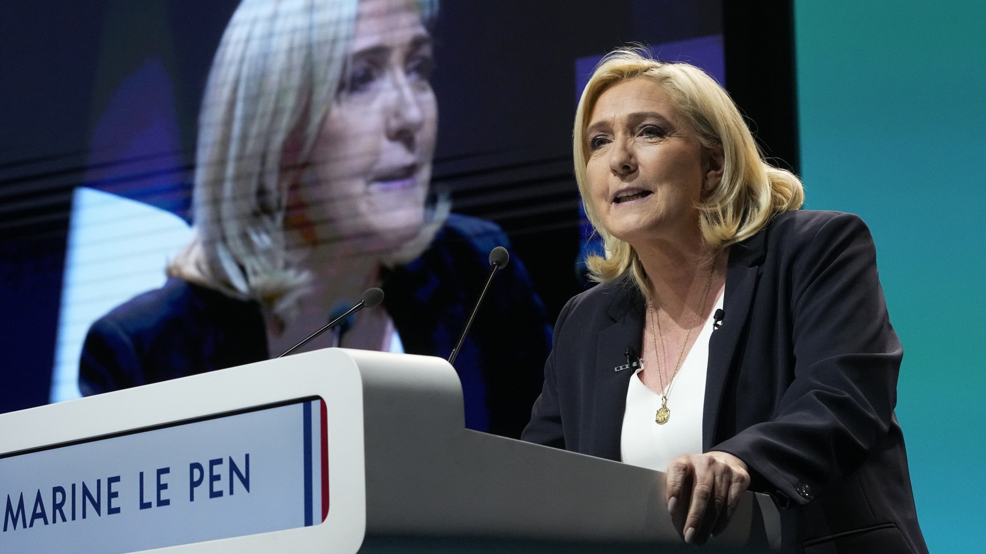 Die rechtspopulistische Präsidentschaftskandidatin Le Pen bei einer Wahlkampfrede im französischen Reims. | AP