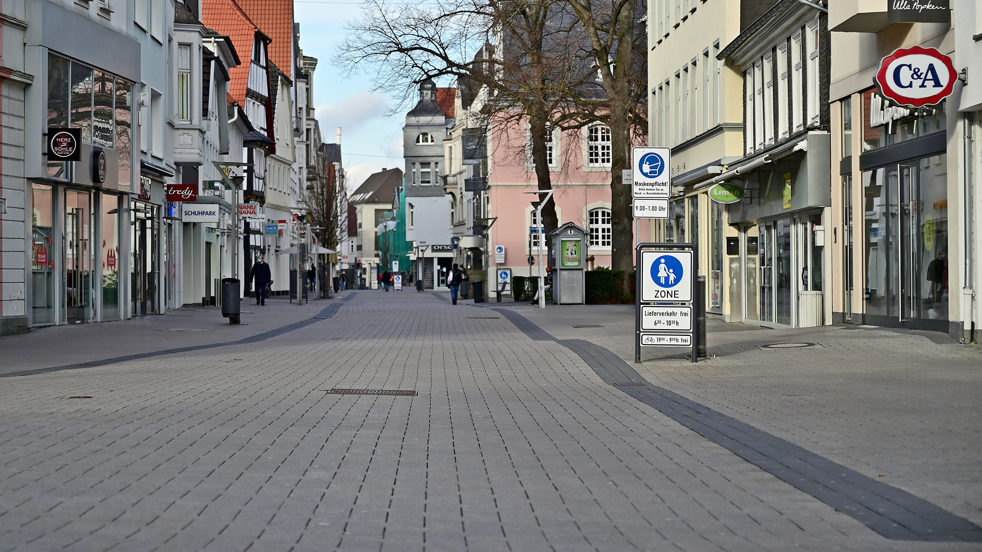 Fast menschenleere Innenstadt von Lippstadt an einem Freitag Nachmittag | picture alliance / Daniel Kubirs