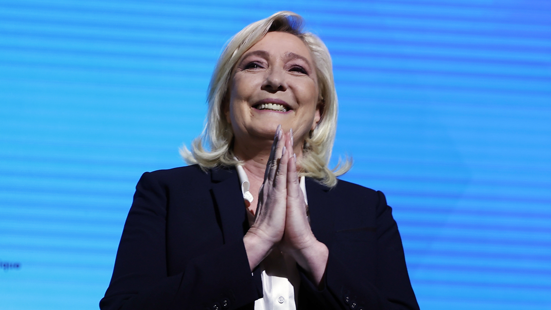 Le Pen bei einer Rede nach der Wahl | EPA