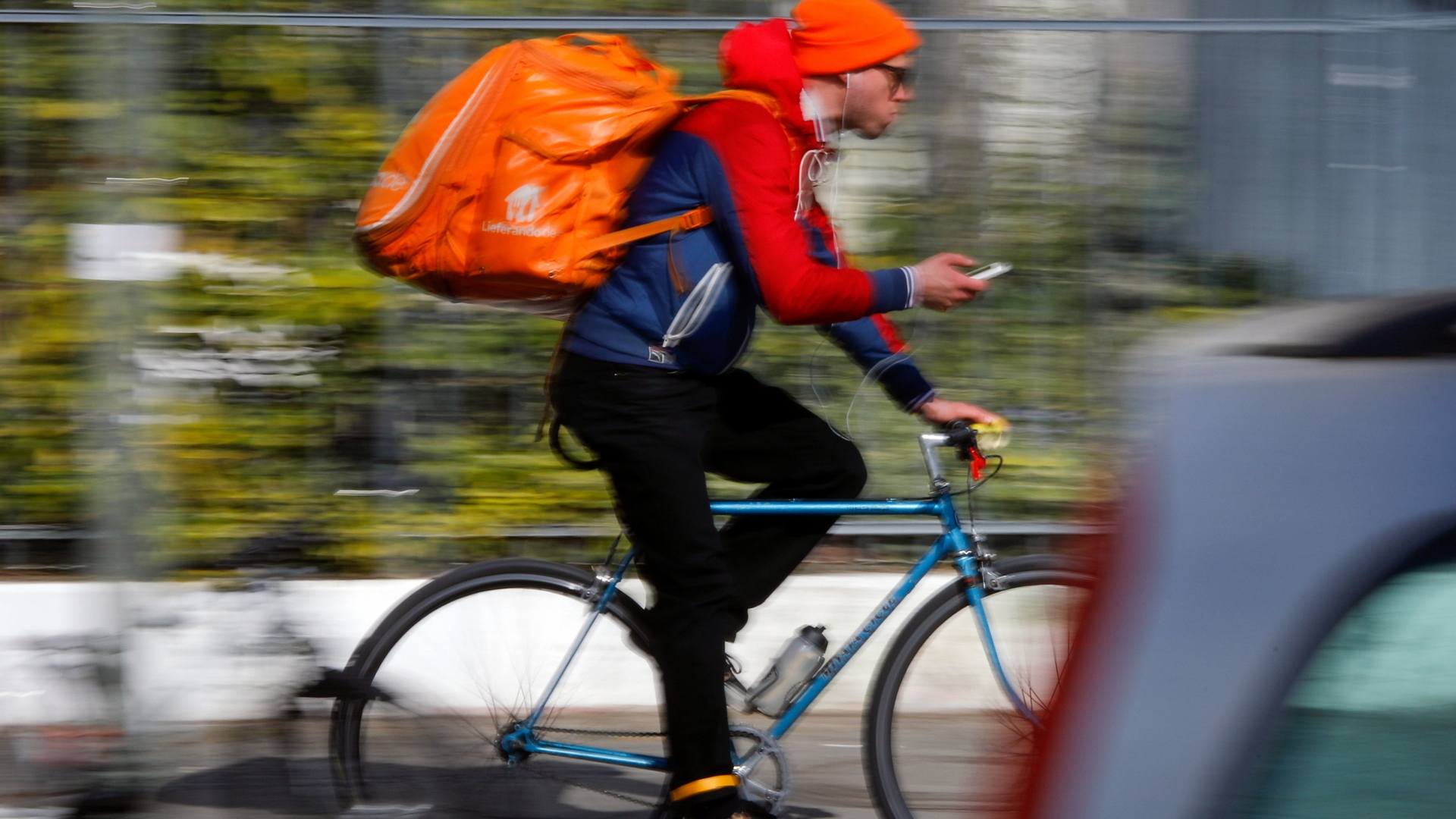 Lieferando-Fahrer auf dem Fahrrad | AFP