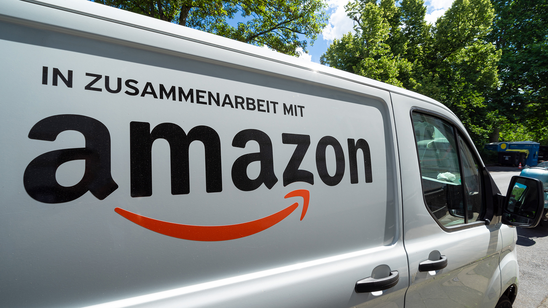Lieferpartner von Amazon Logistics bei der Zustellung von Bestellungen in Düsseldorf. | picture alliance / Daniel Kalker