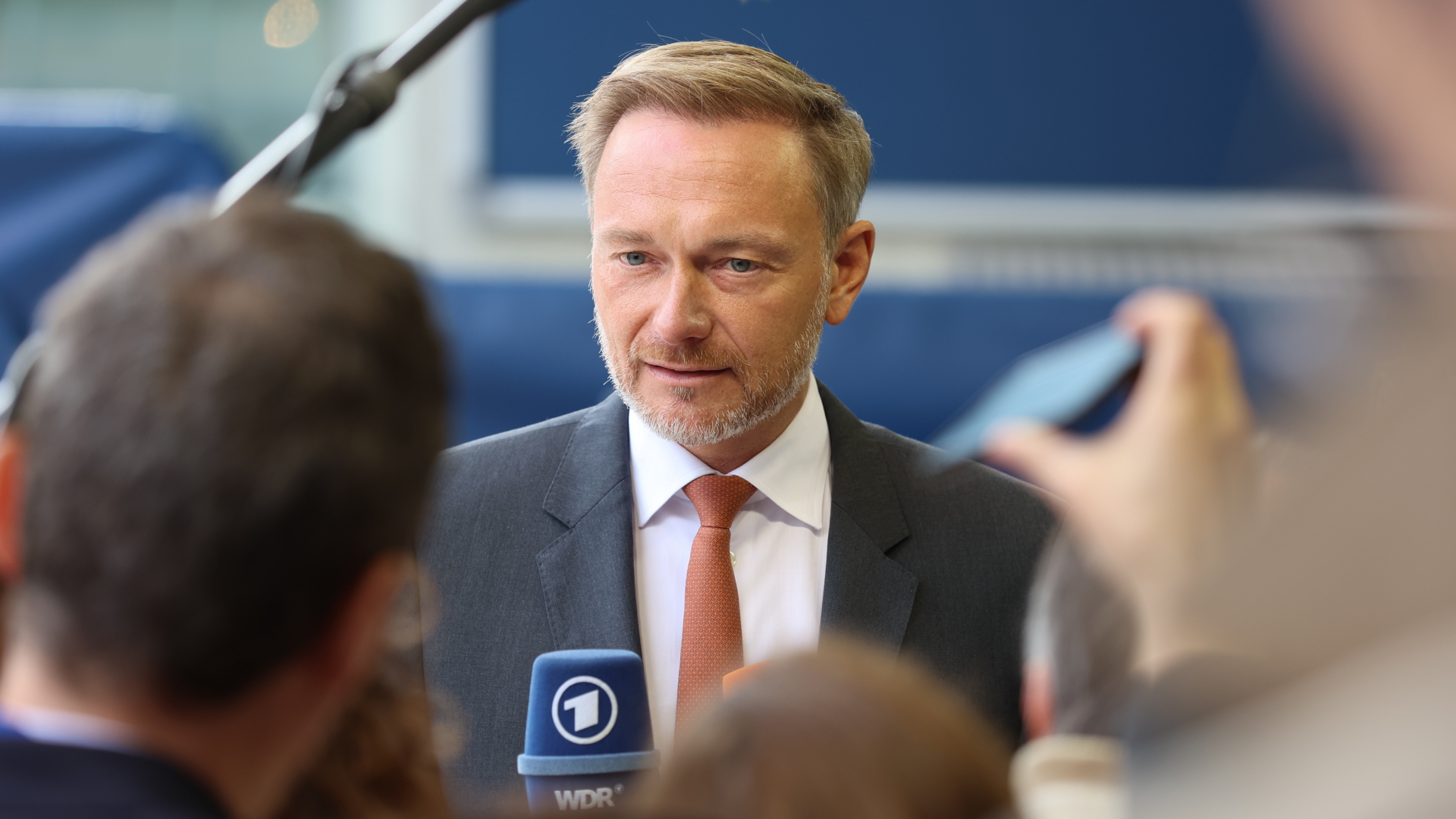Christian Lindner im Gespräch mit Medien vor einem Eurogruppen-Treffen in Luxemburg | EPA