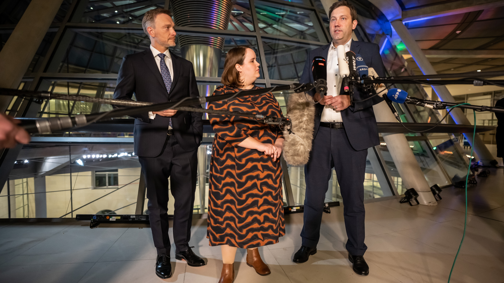 Christian Lindner, Ricarda Lang und Lars Klingbeil sprechen im Bundestag  | dpa