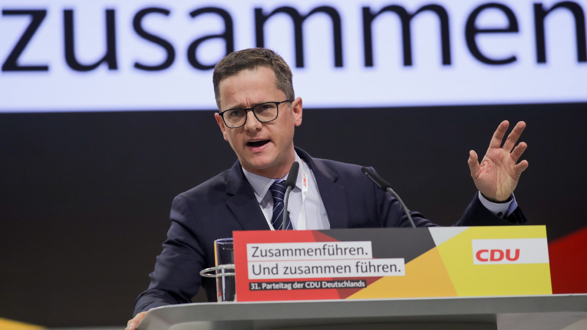 Dezember 2018: Carsten Linnemann, Vorsitzender der Mittelstandsunion, spricht beim CDU-Bundesparteitag in Hamburg. | dpa